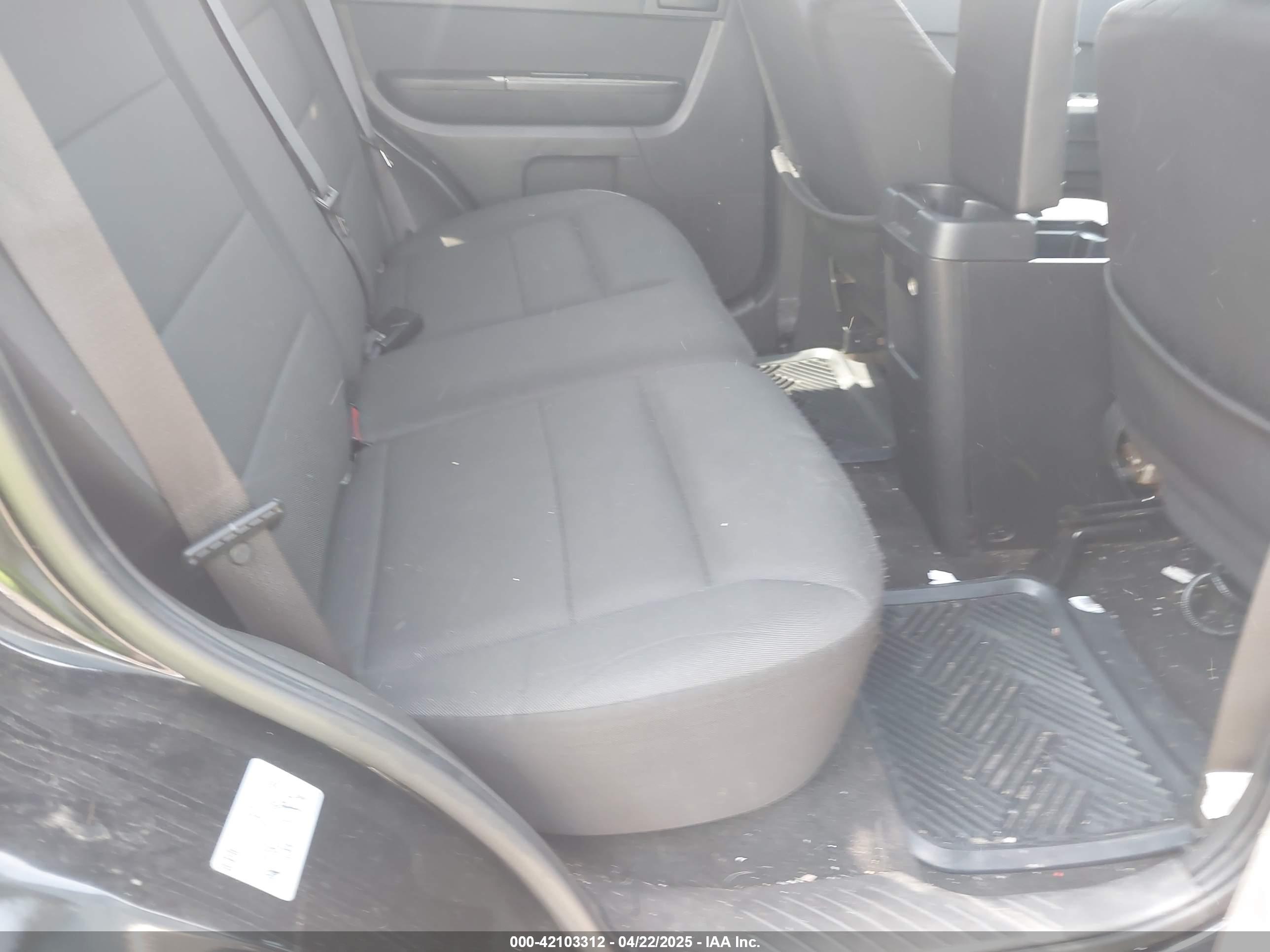 FORD ESCAPE image 8
