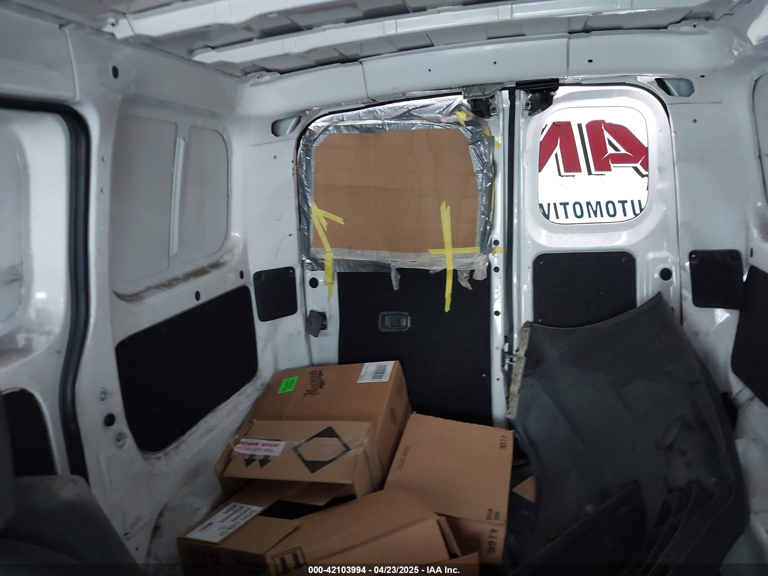 NISSAN NV200 image 8