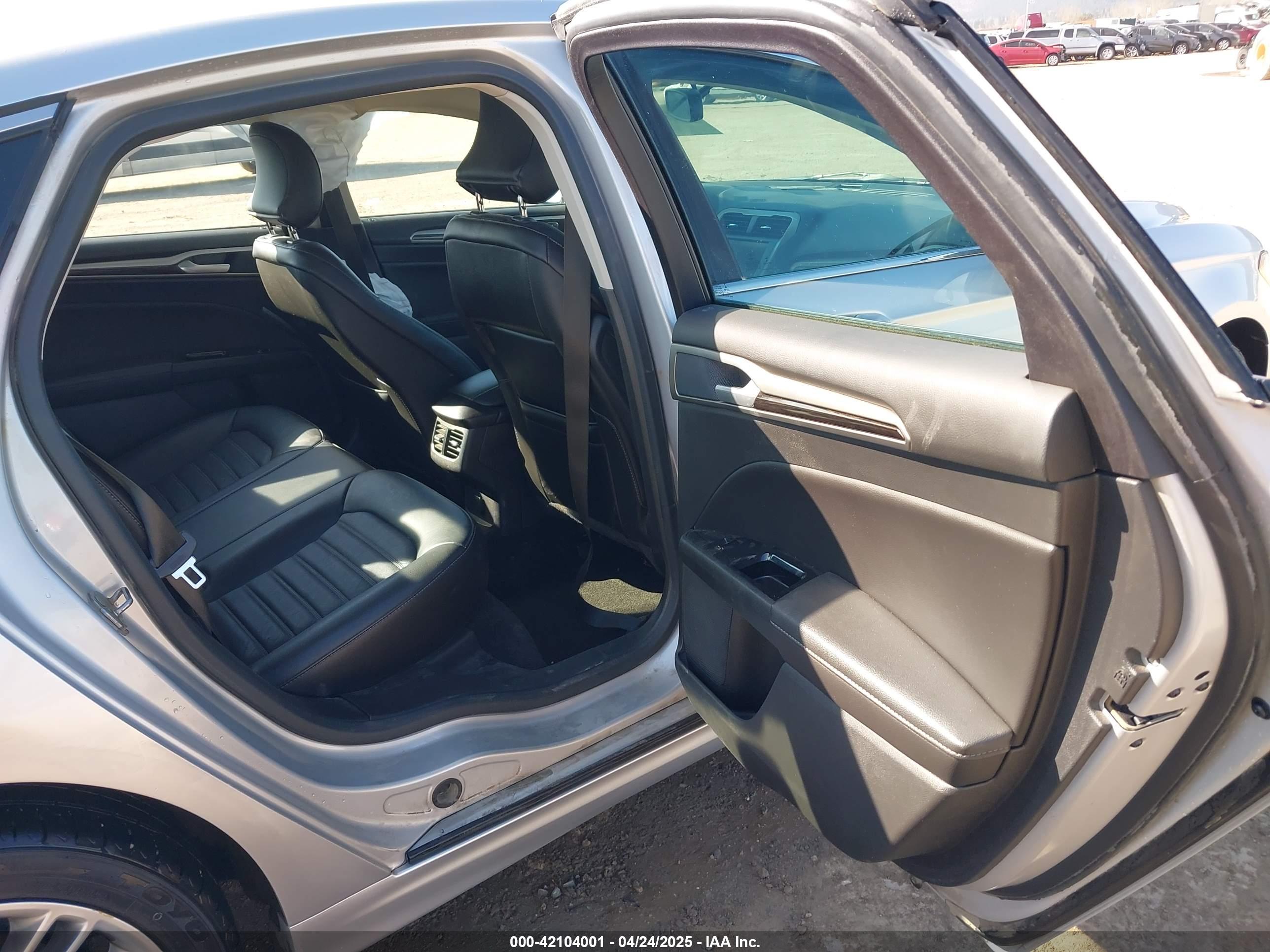 FORD FUSION image 8