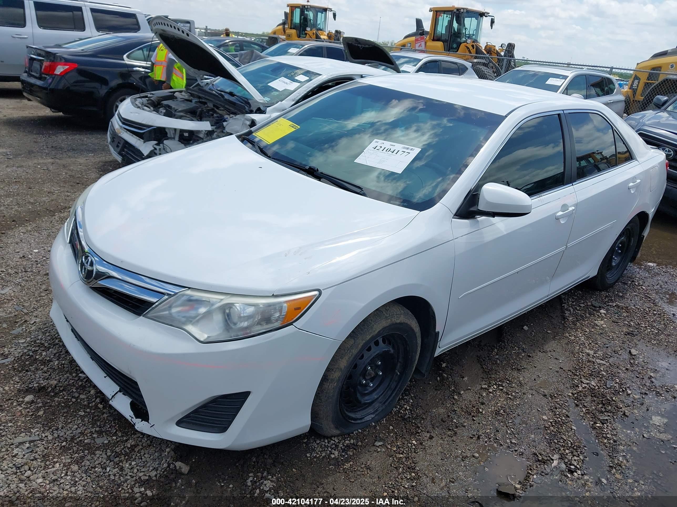 TOYOTA CAMRY image 2
