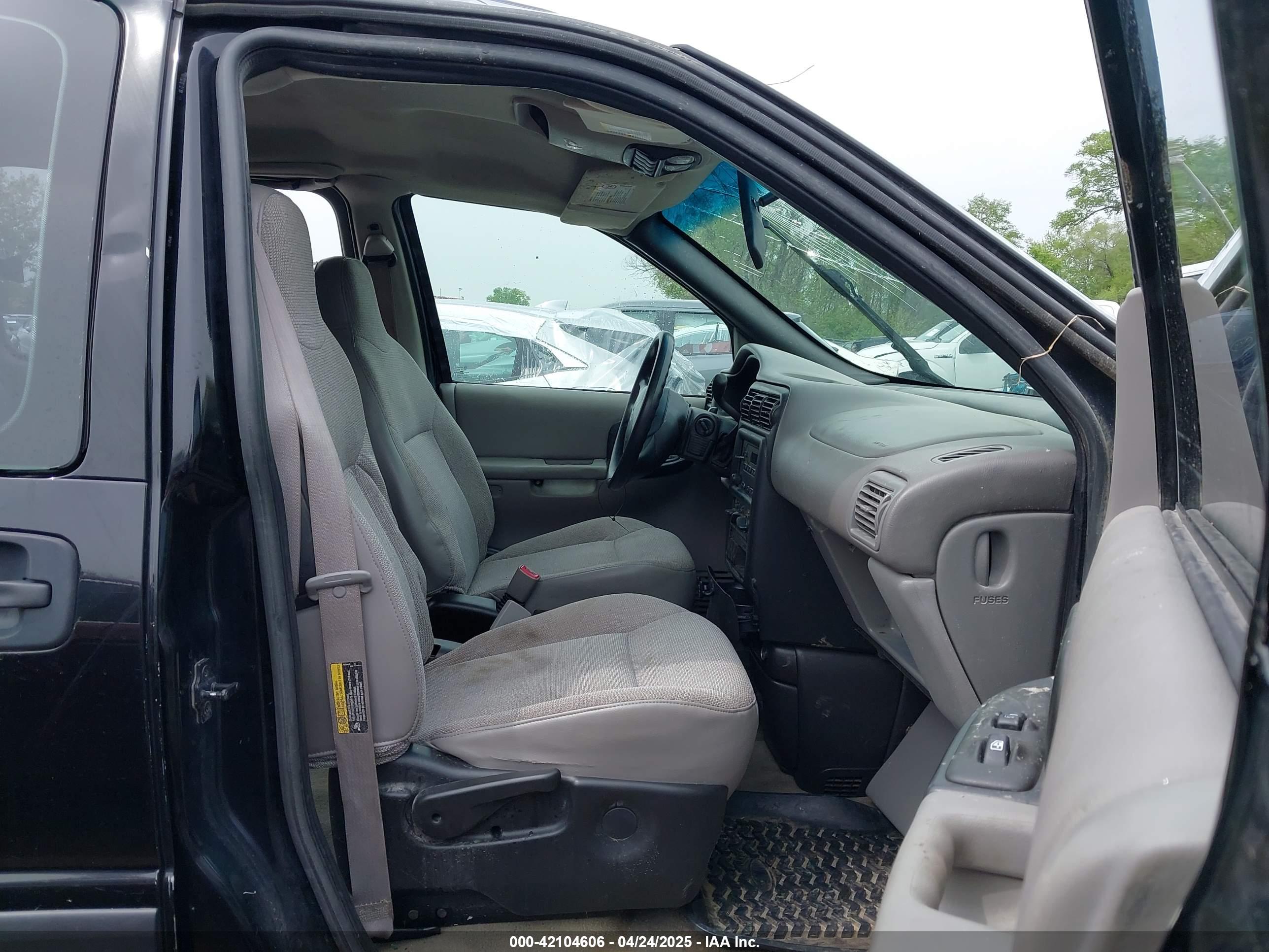 CHEVROLET VENTURE image 5