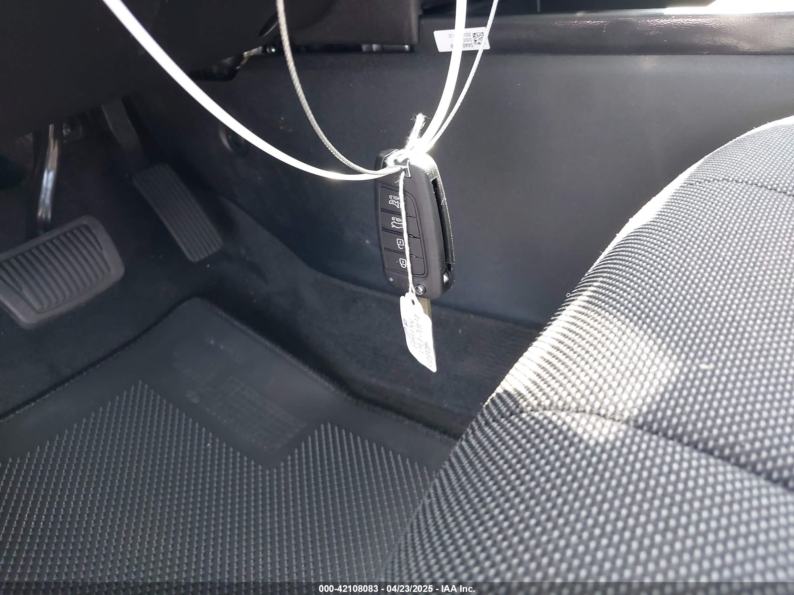HYUNDAI ELANTRA image 11
