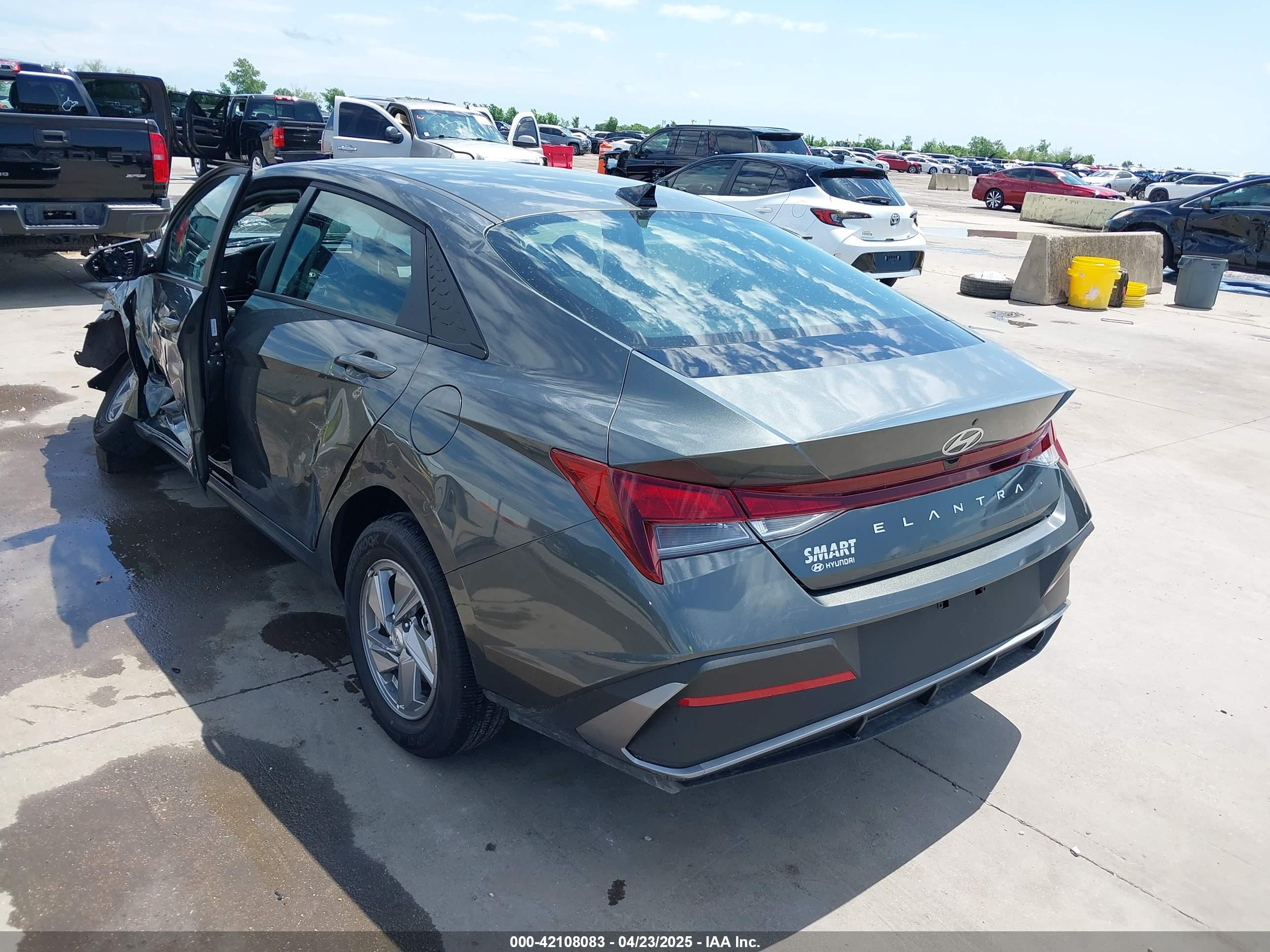 HYUNDAI ELANTRA image 3