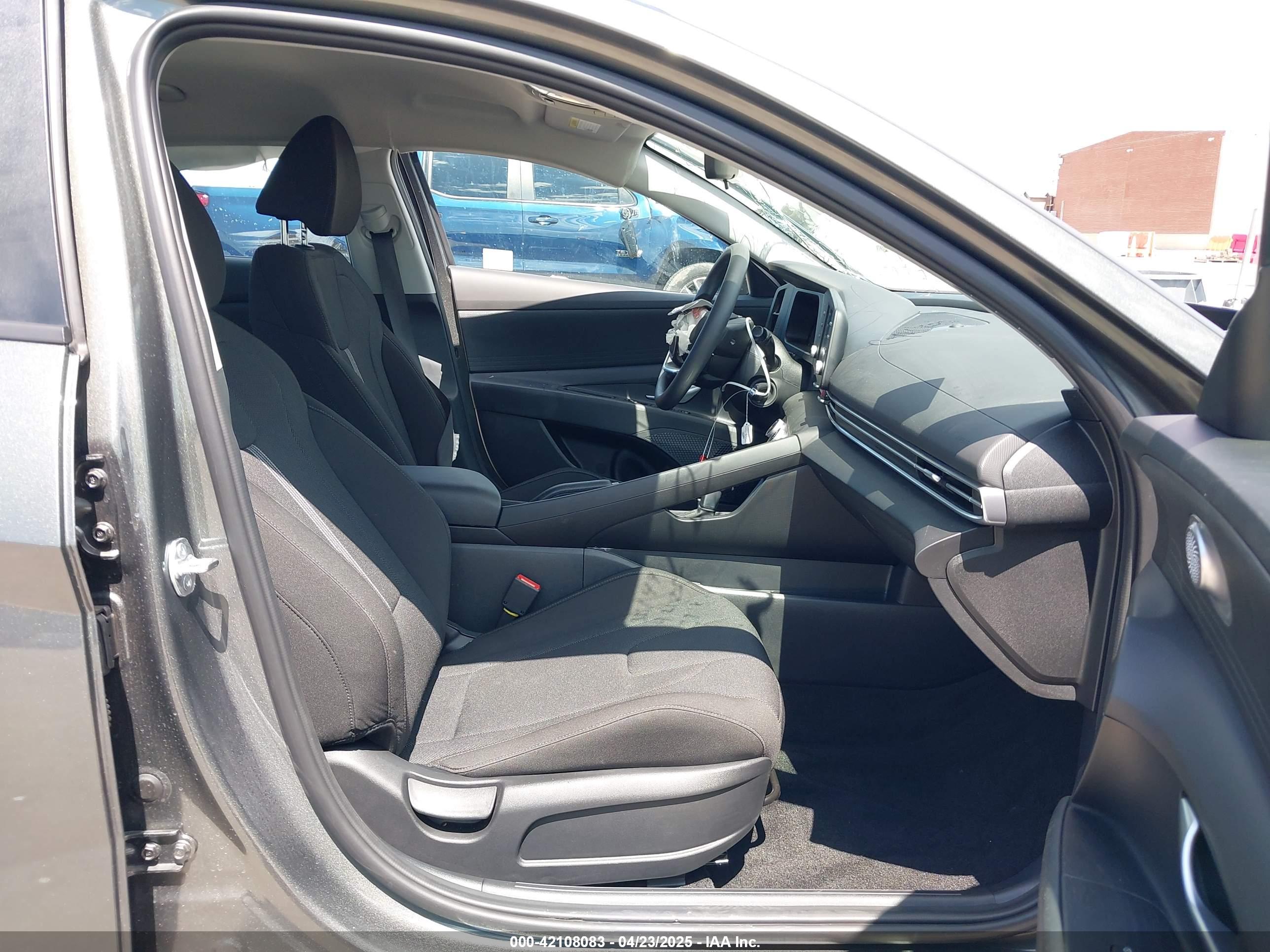 HYUNDAI ELANTRA image 5