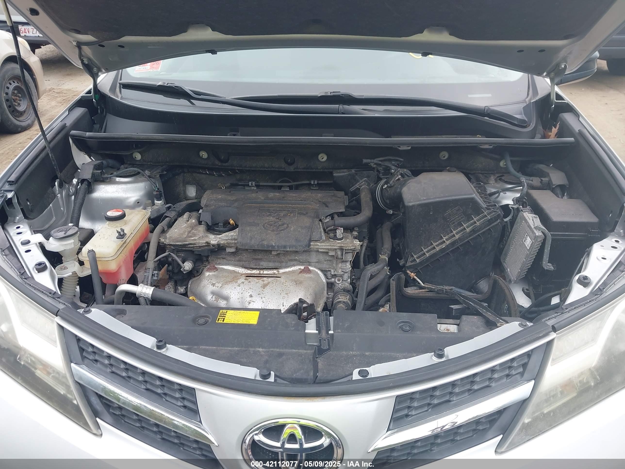 TOYOTA RAV4 image 10