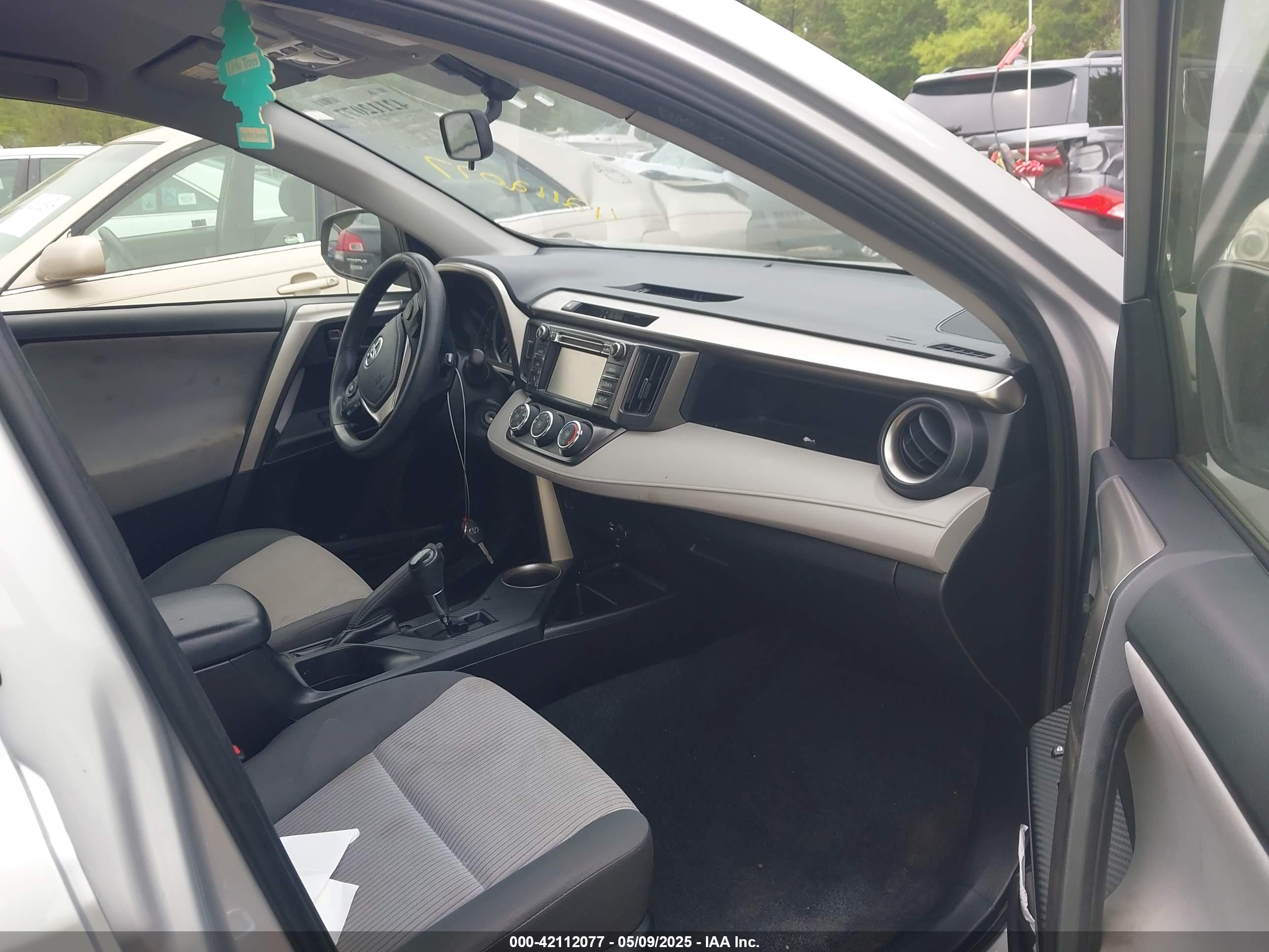 TOYOTA RAV4 image 5