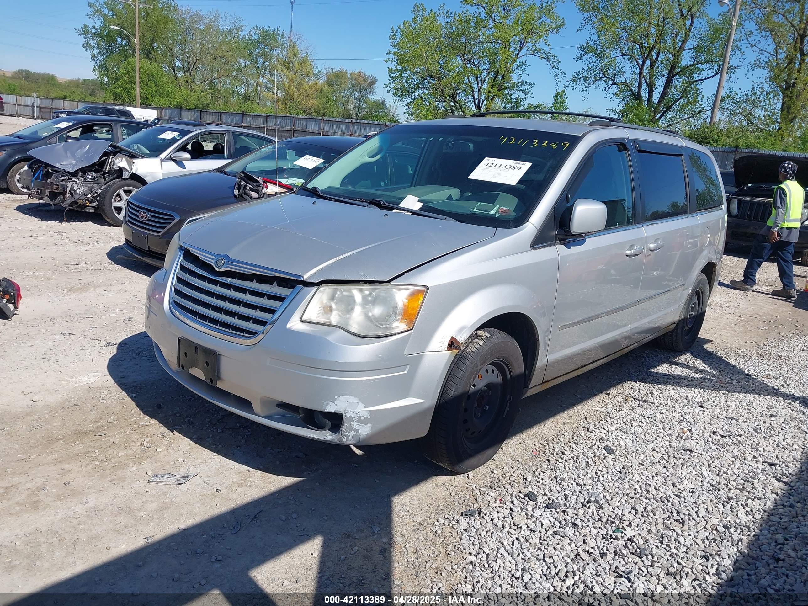 CHRYSLER TOWN image 2