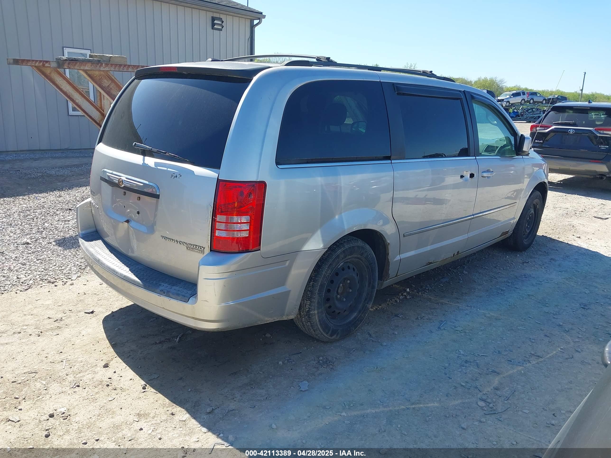 CHRYSLER TOWN image 4