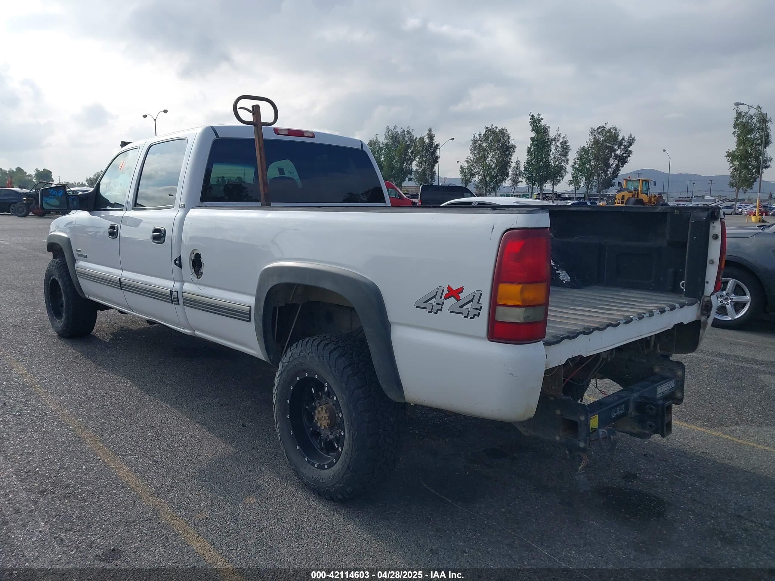 CHEVROLET SILVERADO image 3
