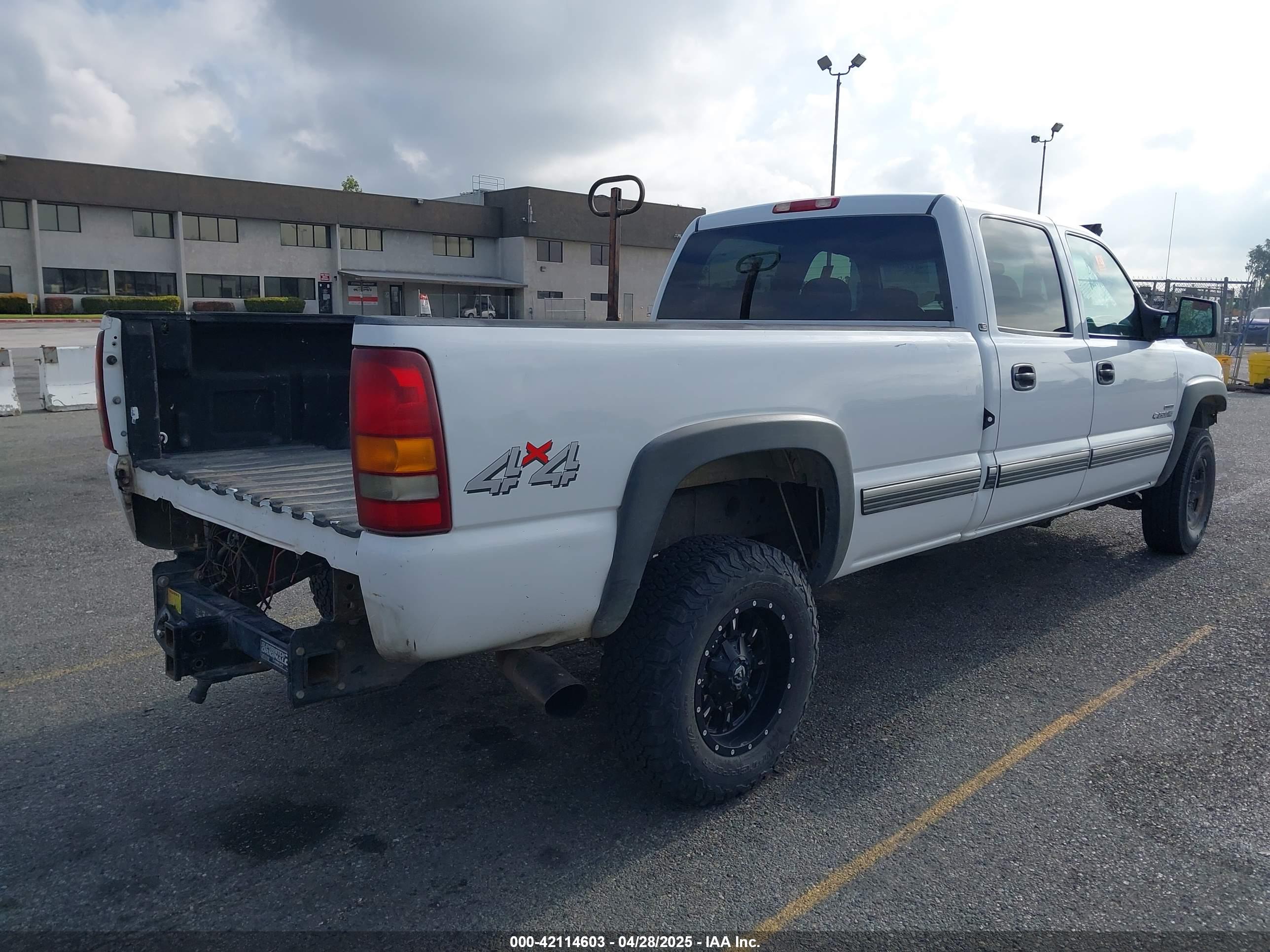 CHEVROLET SILVERADO image 4