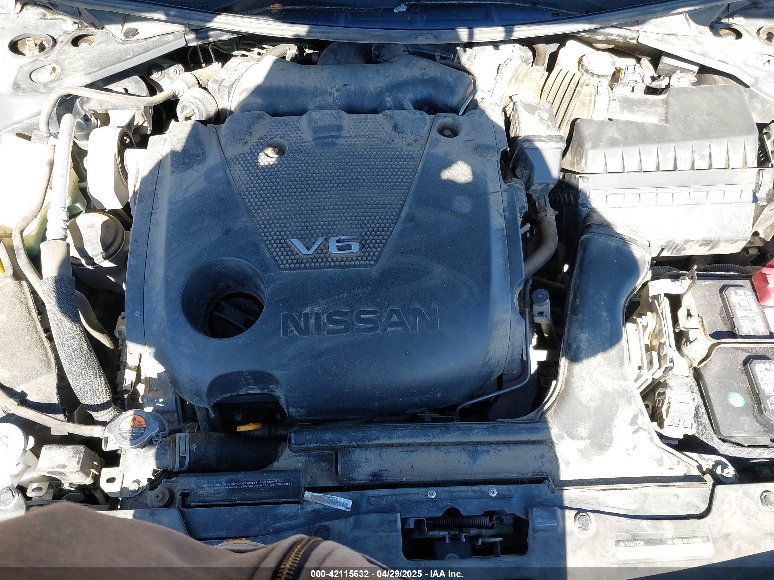 NISSAN MAXIMA image 10