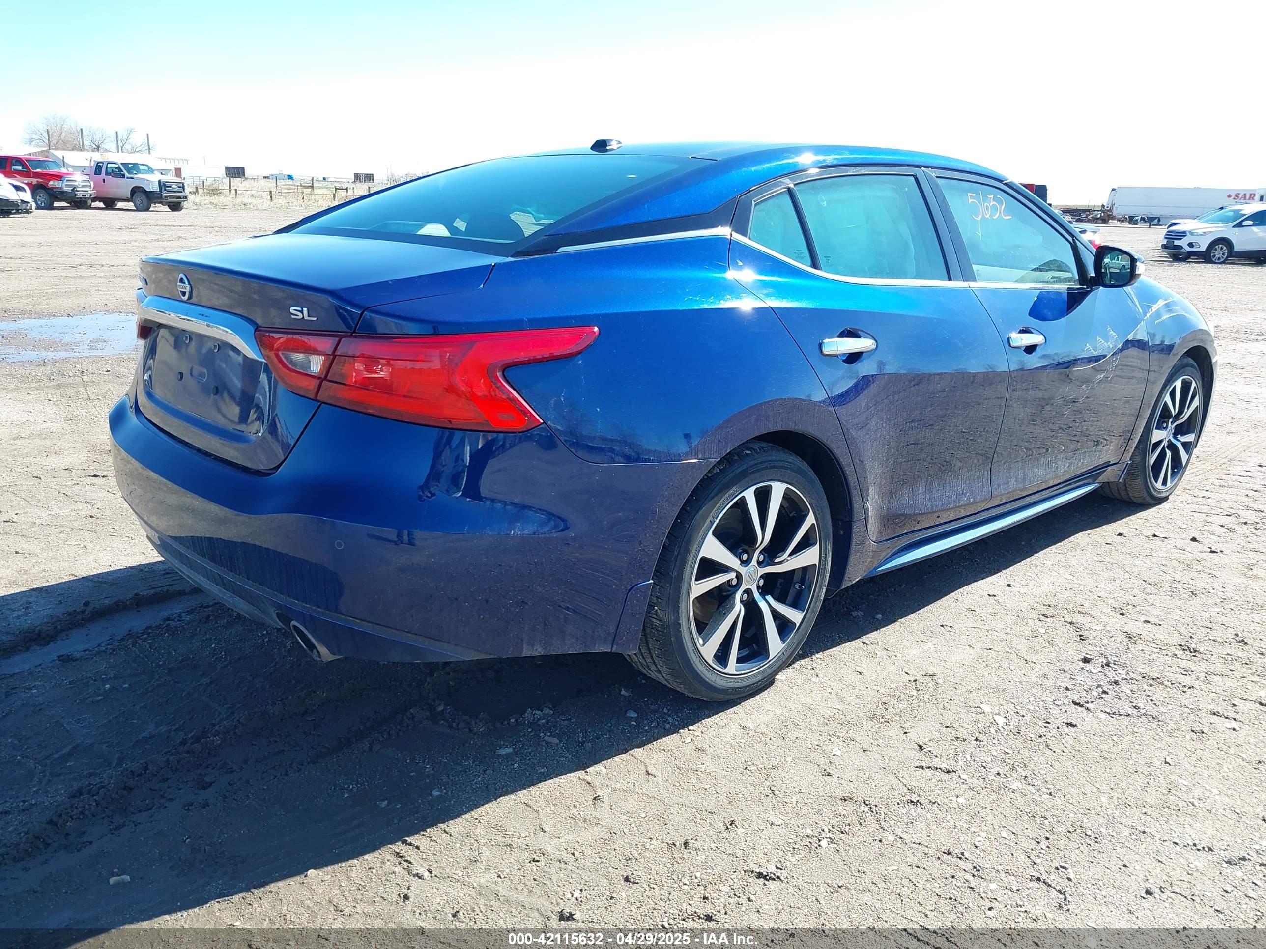 NISSAN MAXIMA image 4