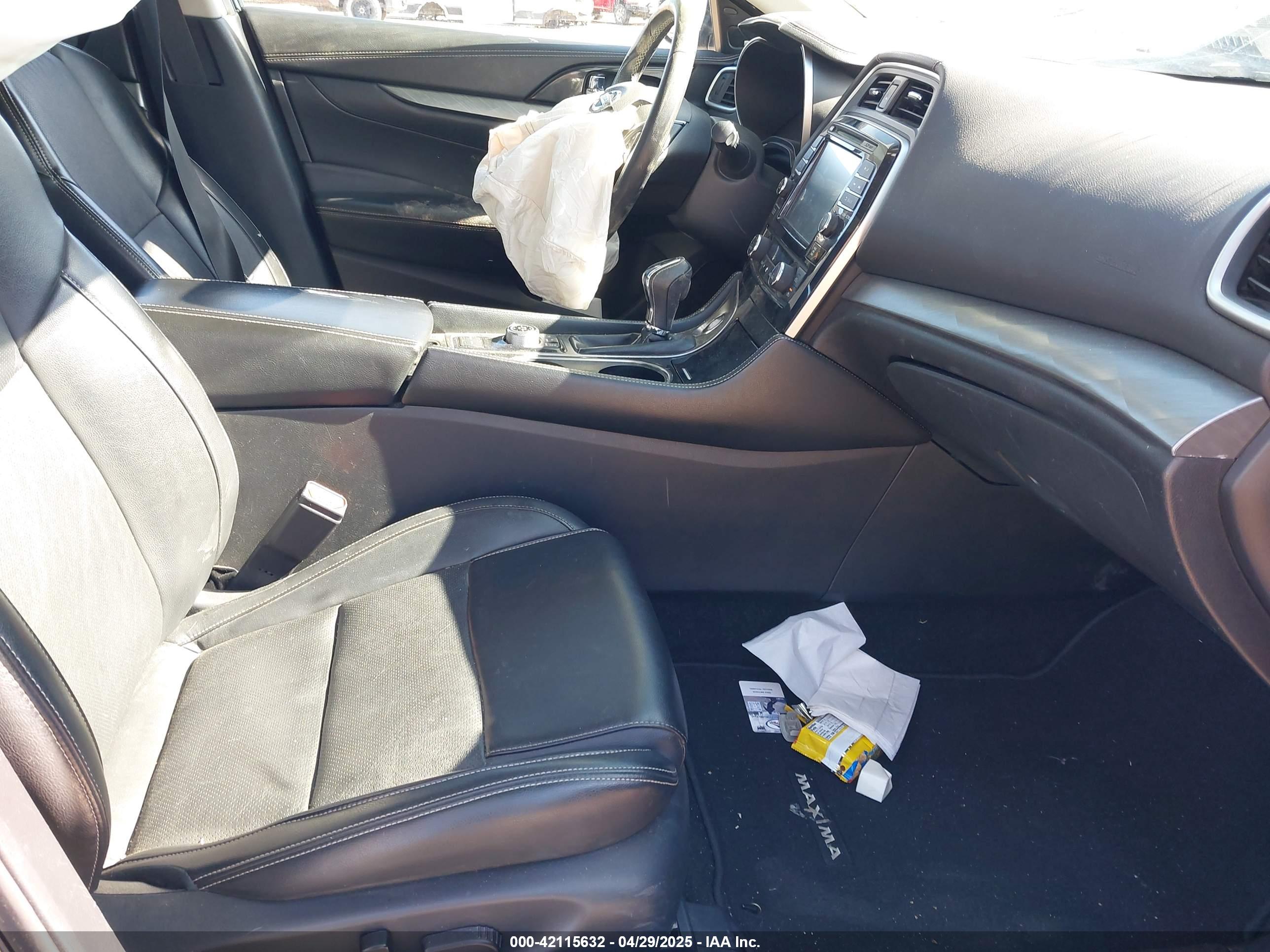 NISSAN MAXIMA image 5