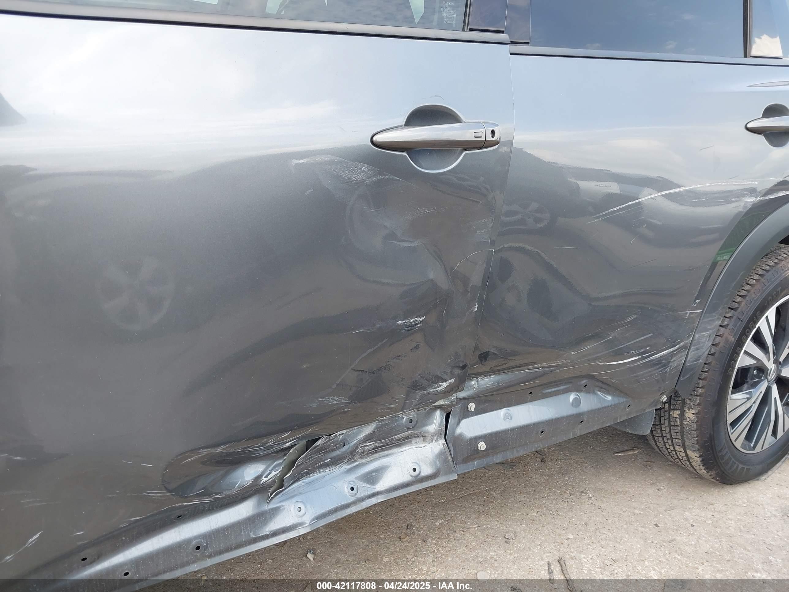 NISSAN ROGUE image 6