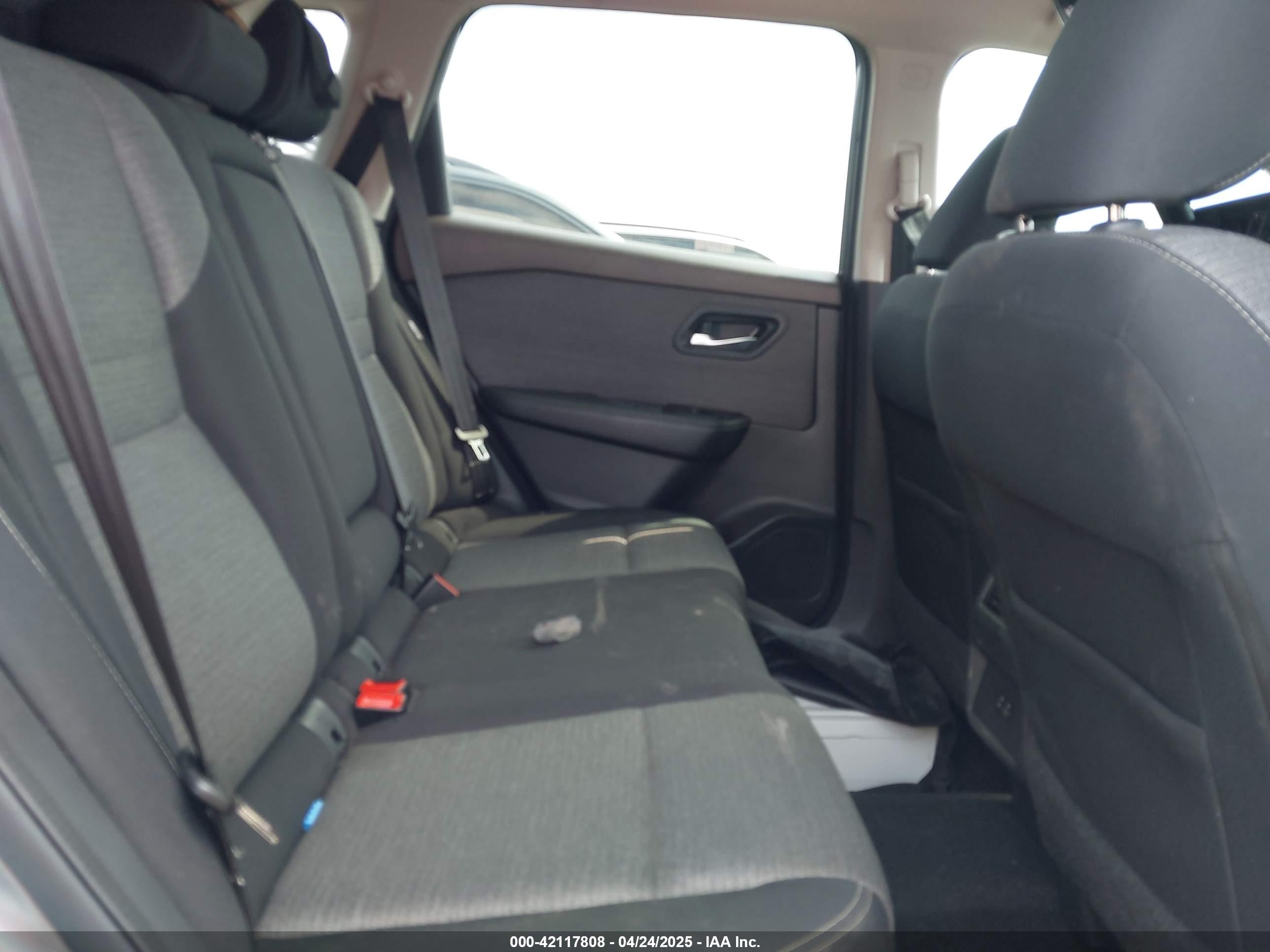 NISSAN ROGUE image 8