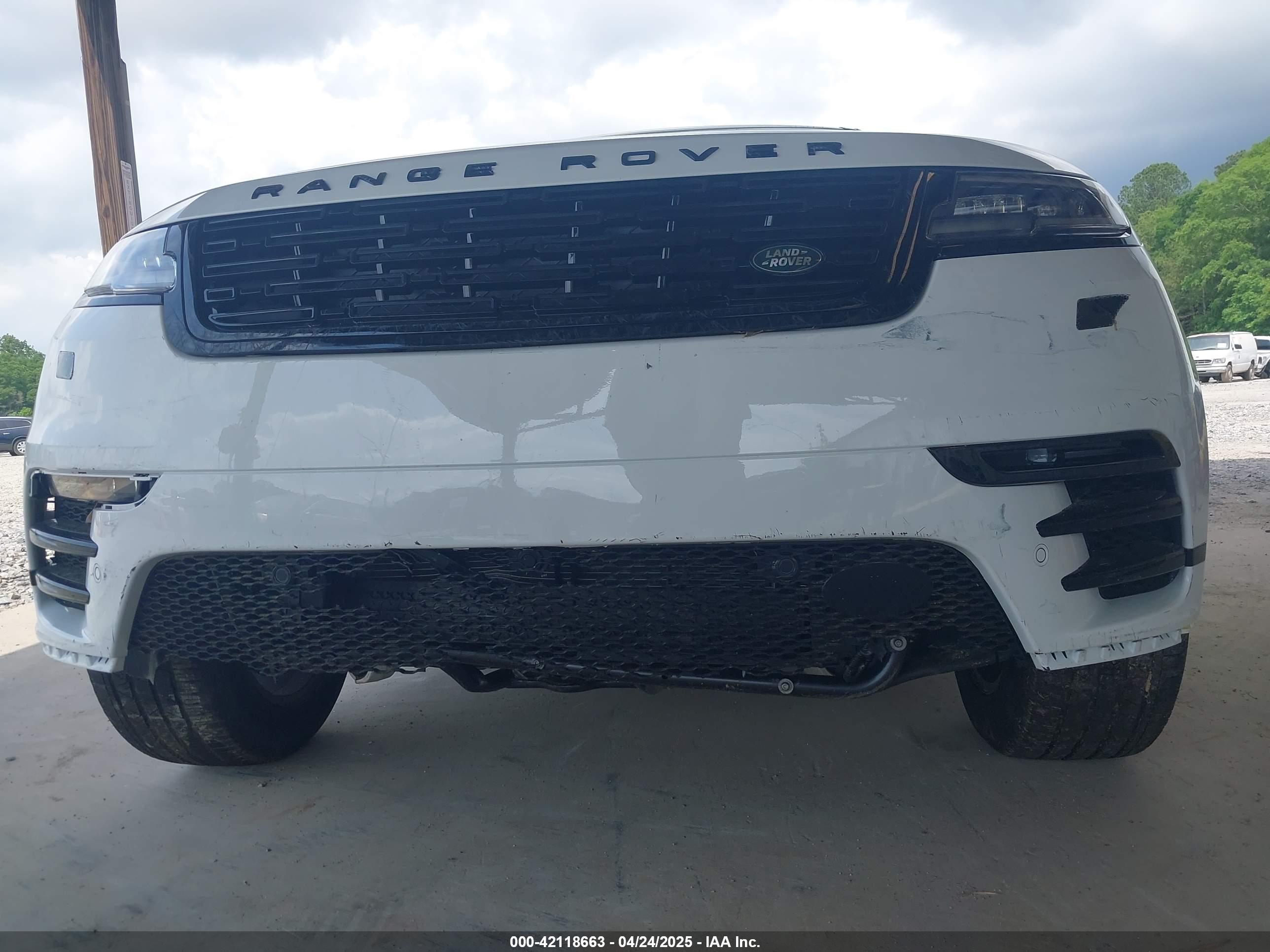 LAND ROVER image 6