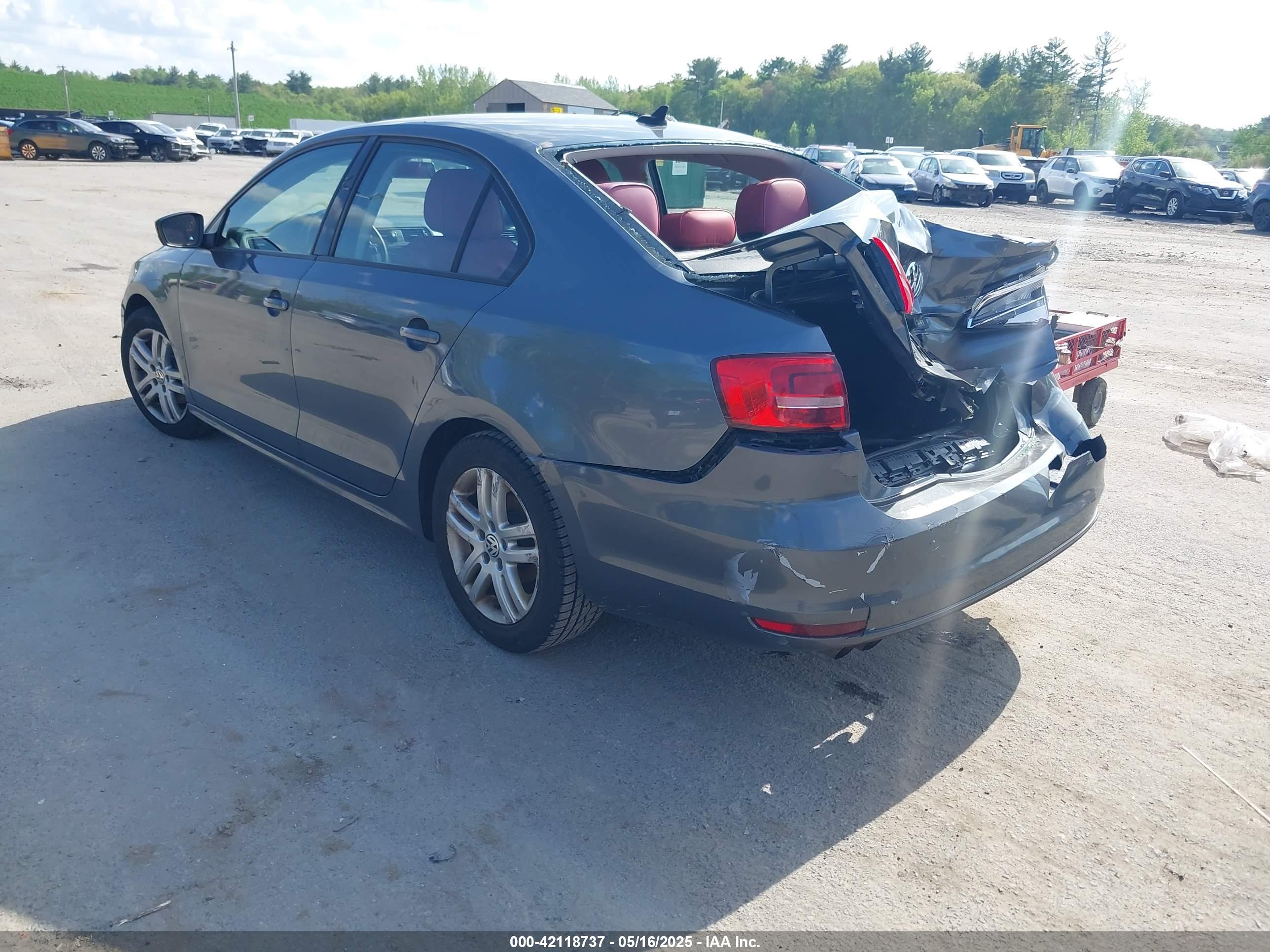 VOLKSWAGEN JETTA image 3