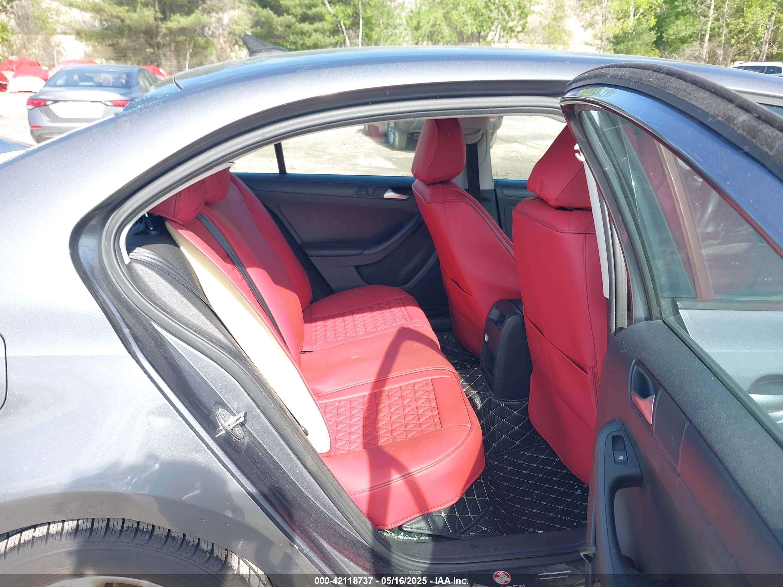 VOLKSWAGEN JETTA image 8