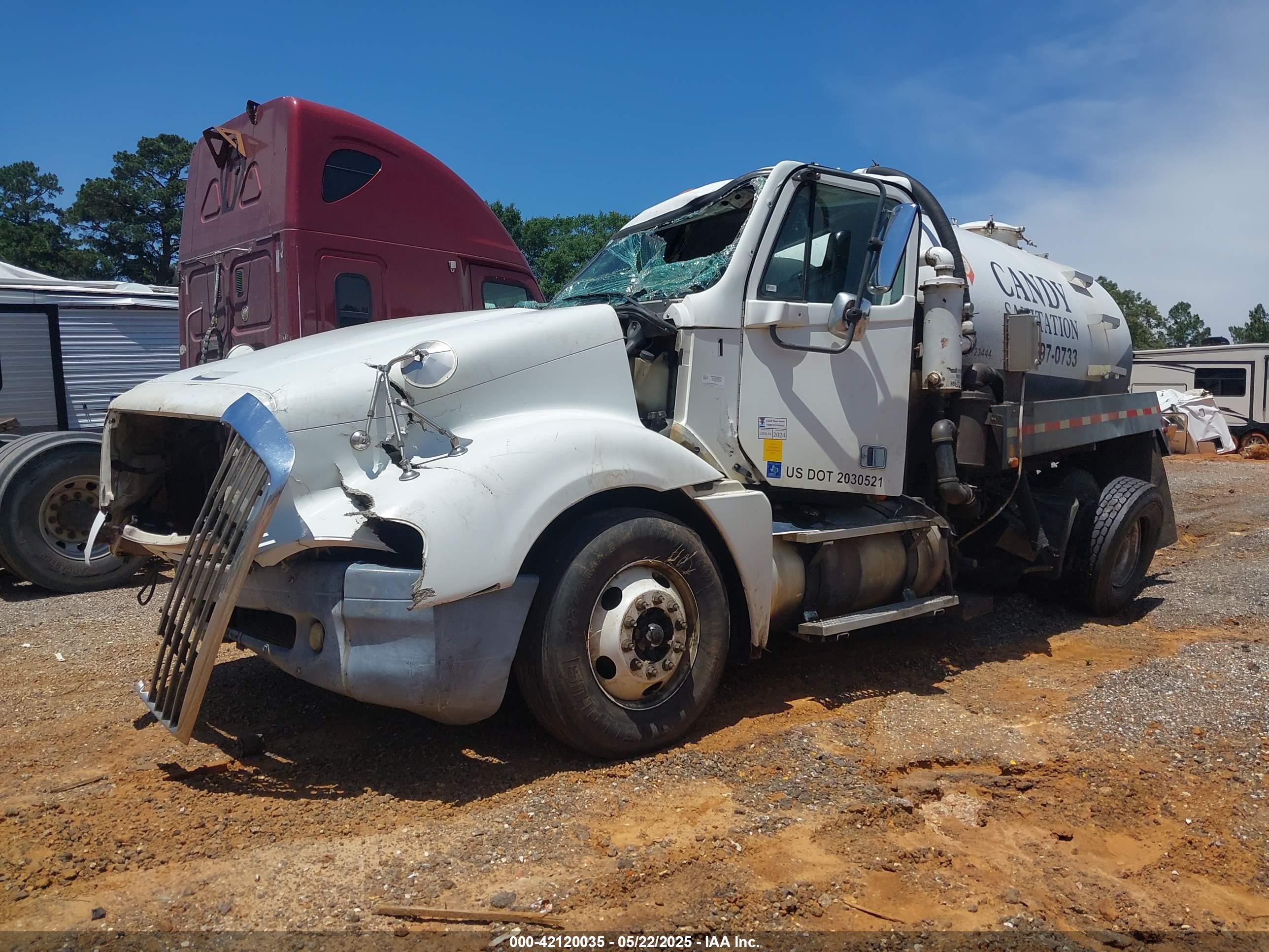 FREIGHTLINER CONVENTIONAL image 2