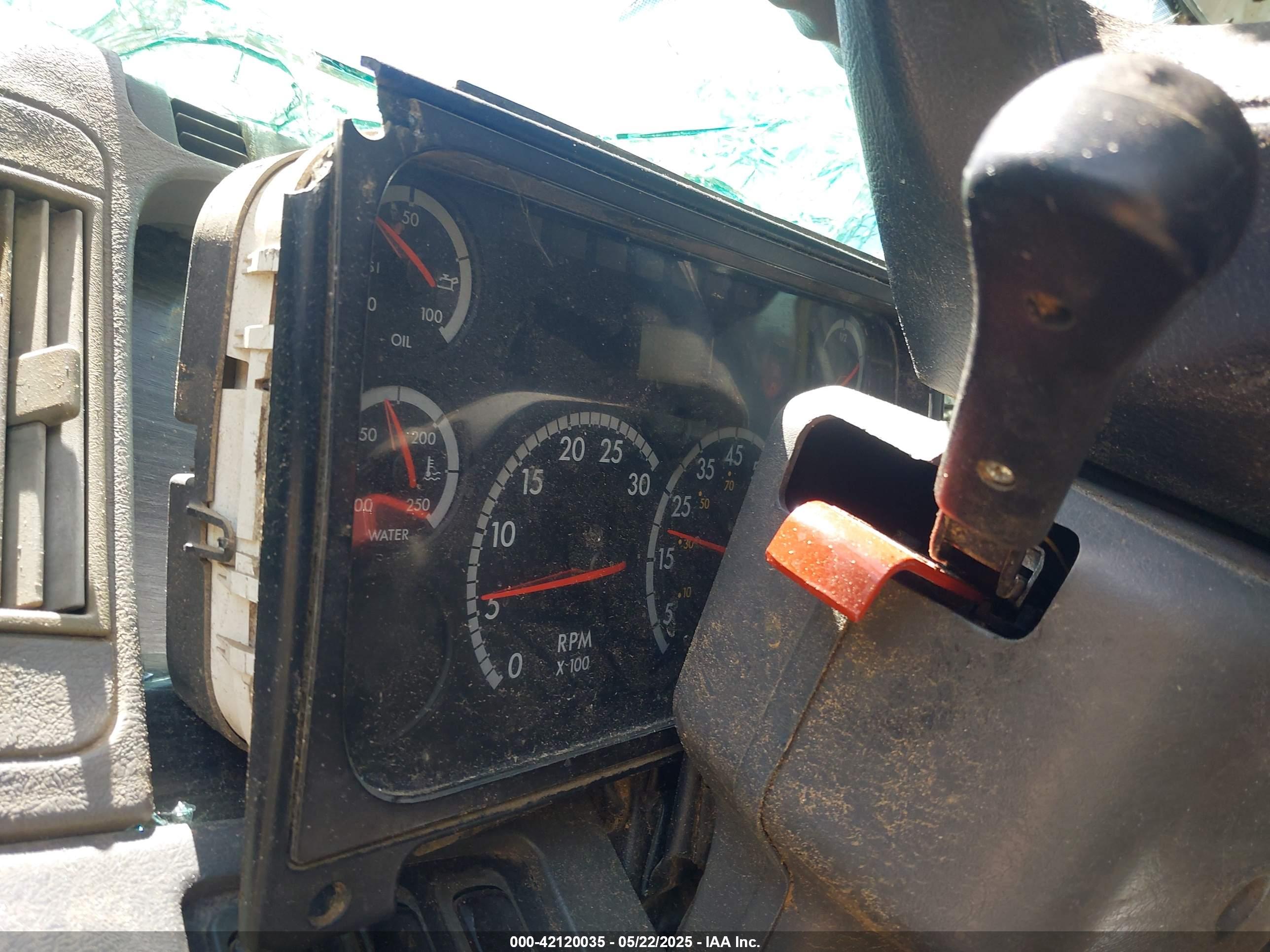 FREIGHTLINER CONVENTIONAL image 6