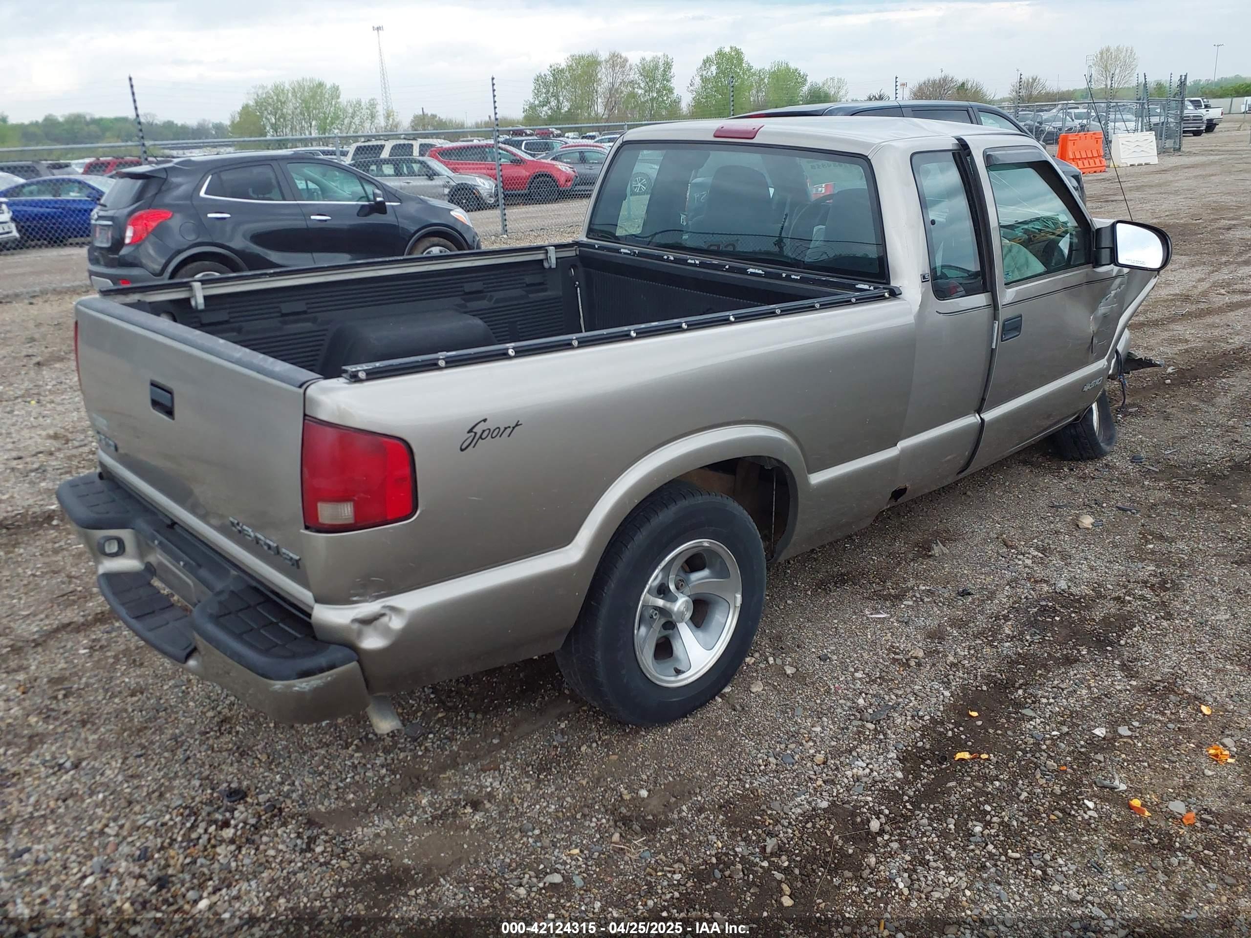 CHEVROLET S-10 image 4