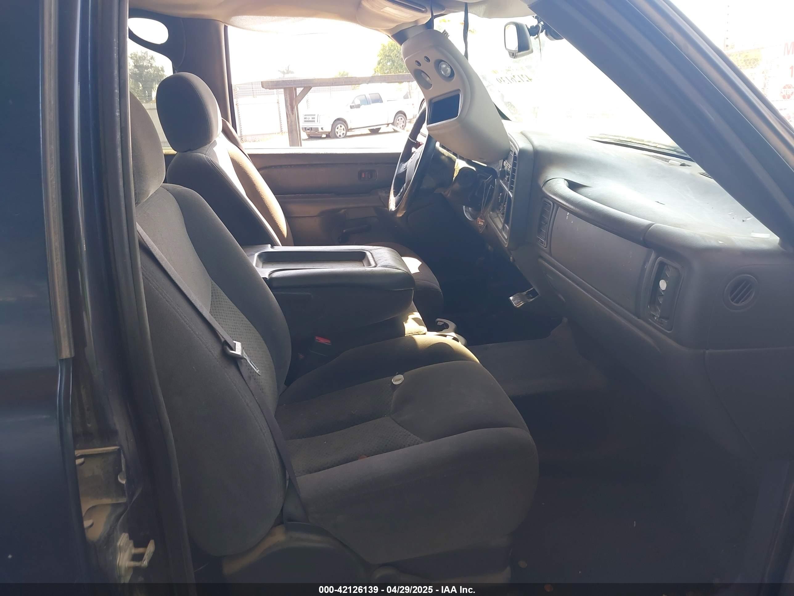 CHEVROLET SILVERADO image 5