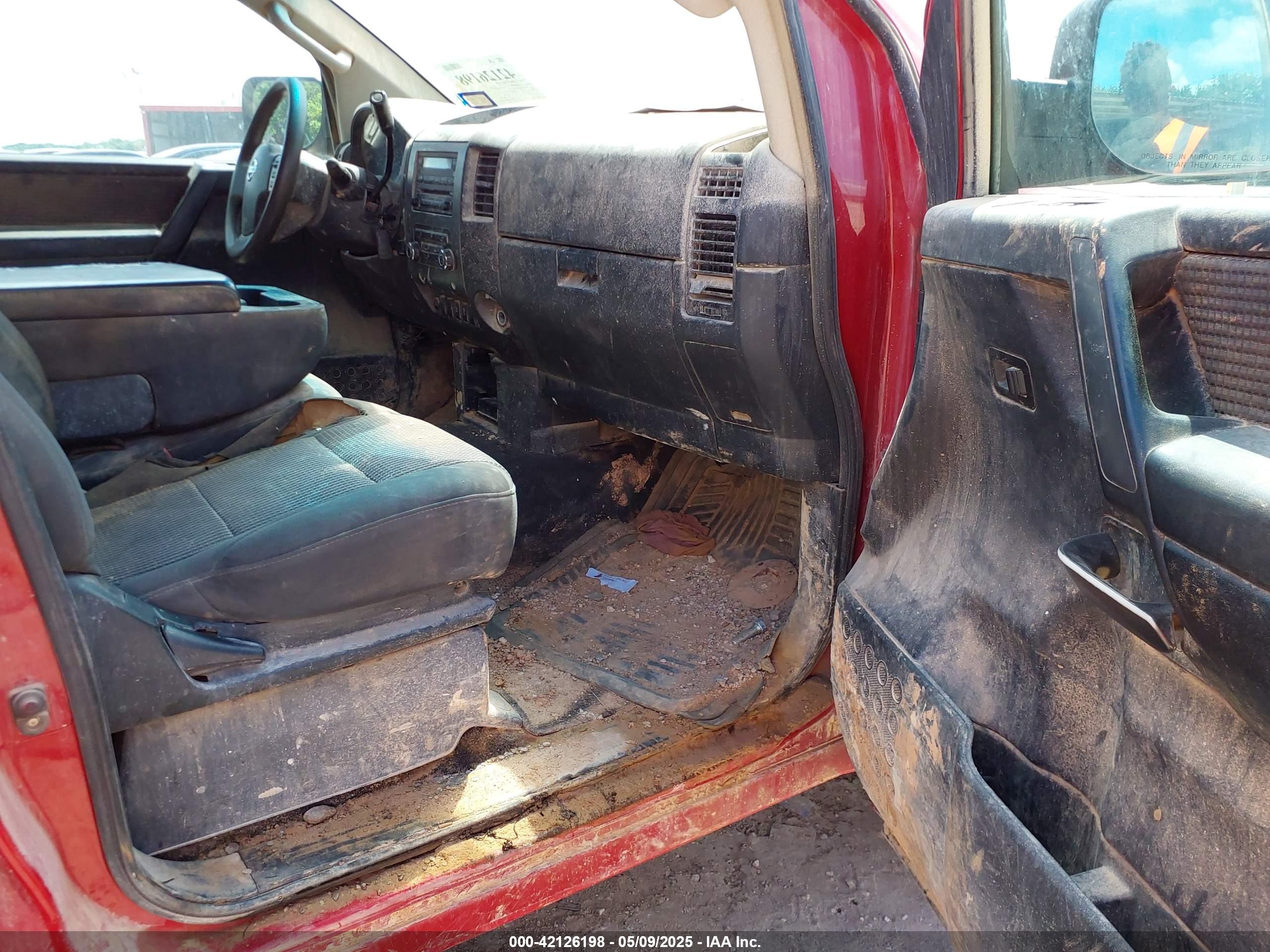 NISSAN TITAN image 5