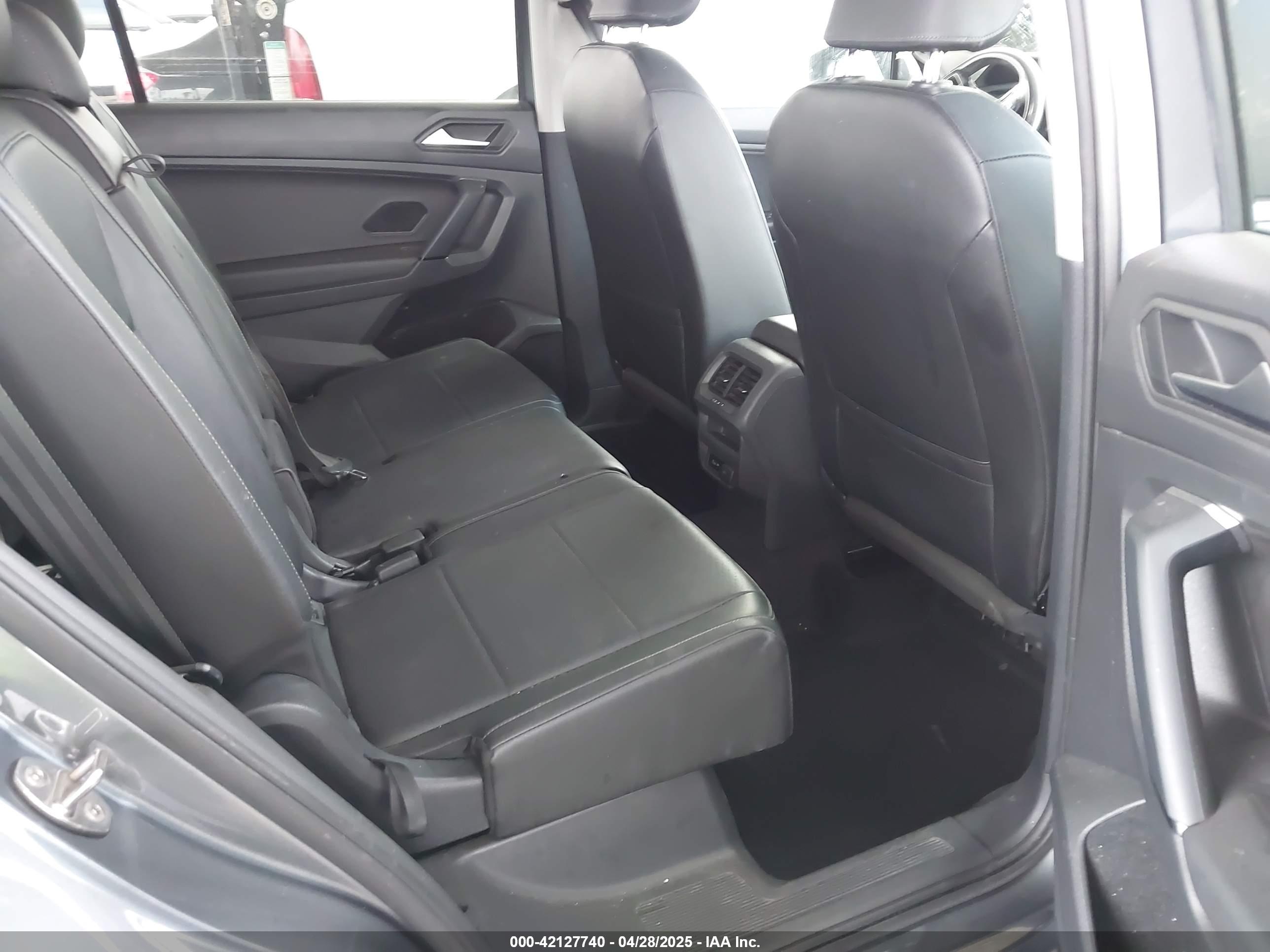 VOLKSWAGEN TIGUAN image 8