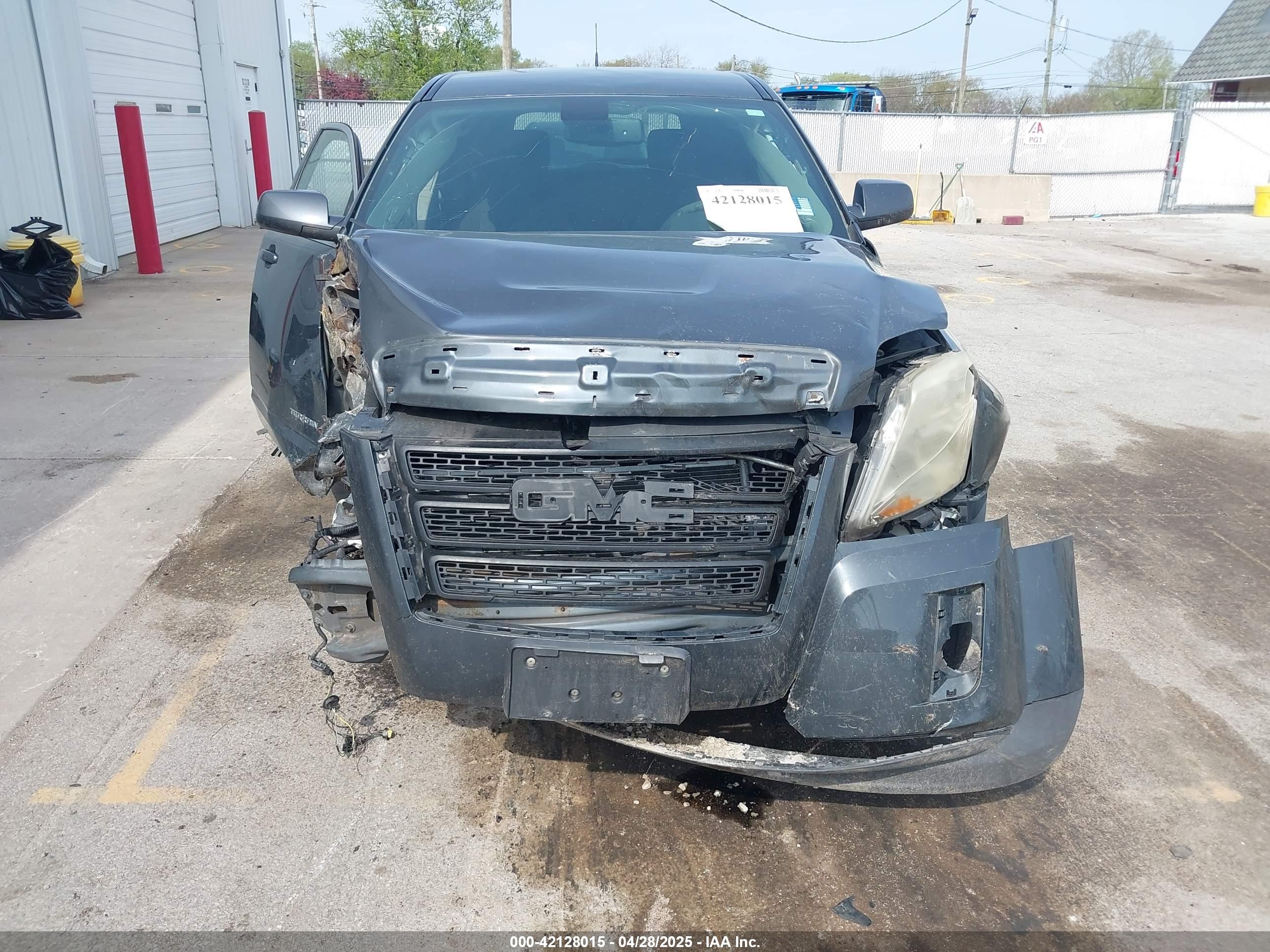 GMC TERRAIN image 6
