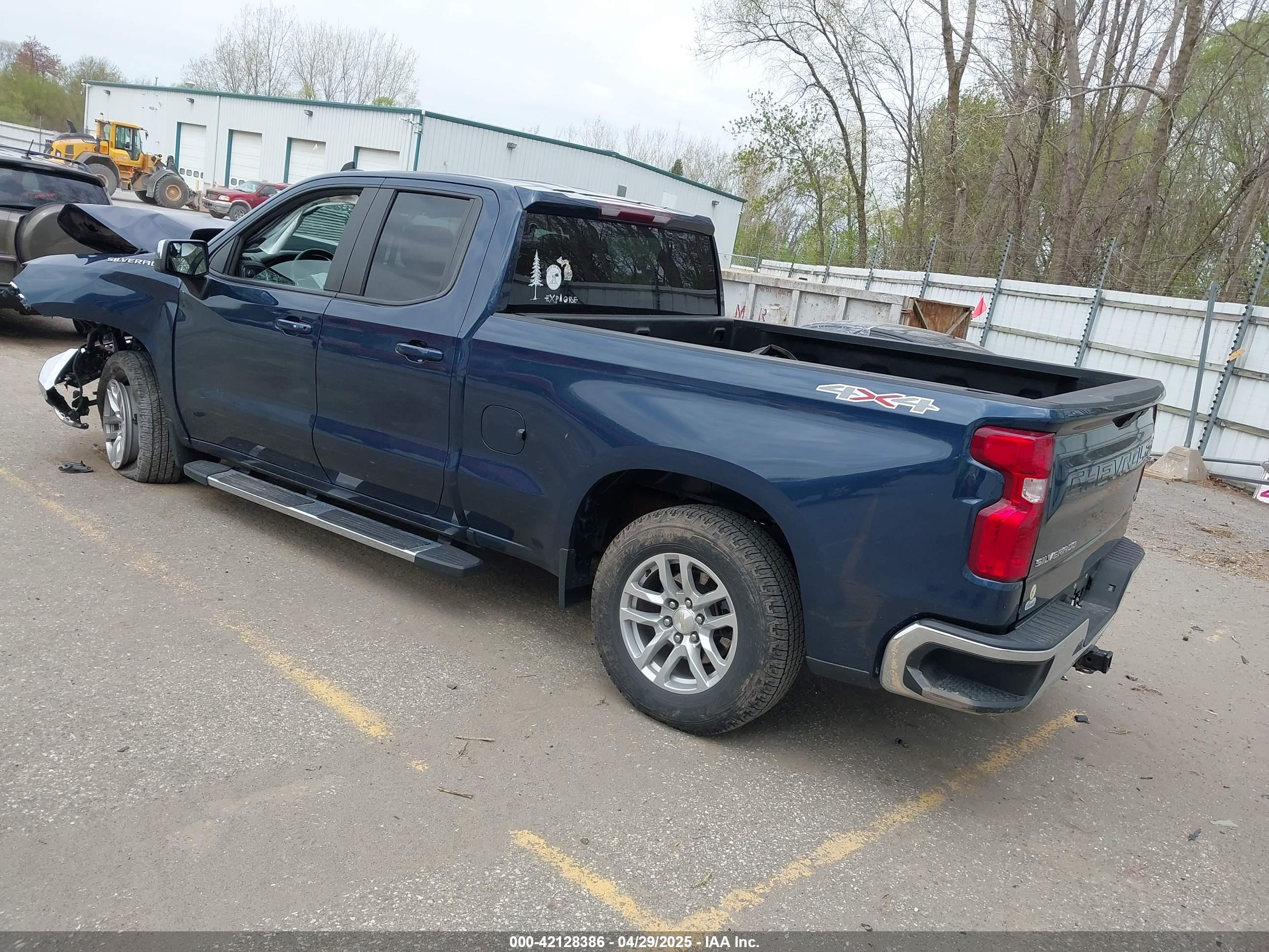 CHEVROLET SILVERADO image 3