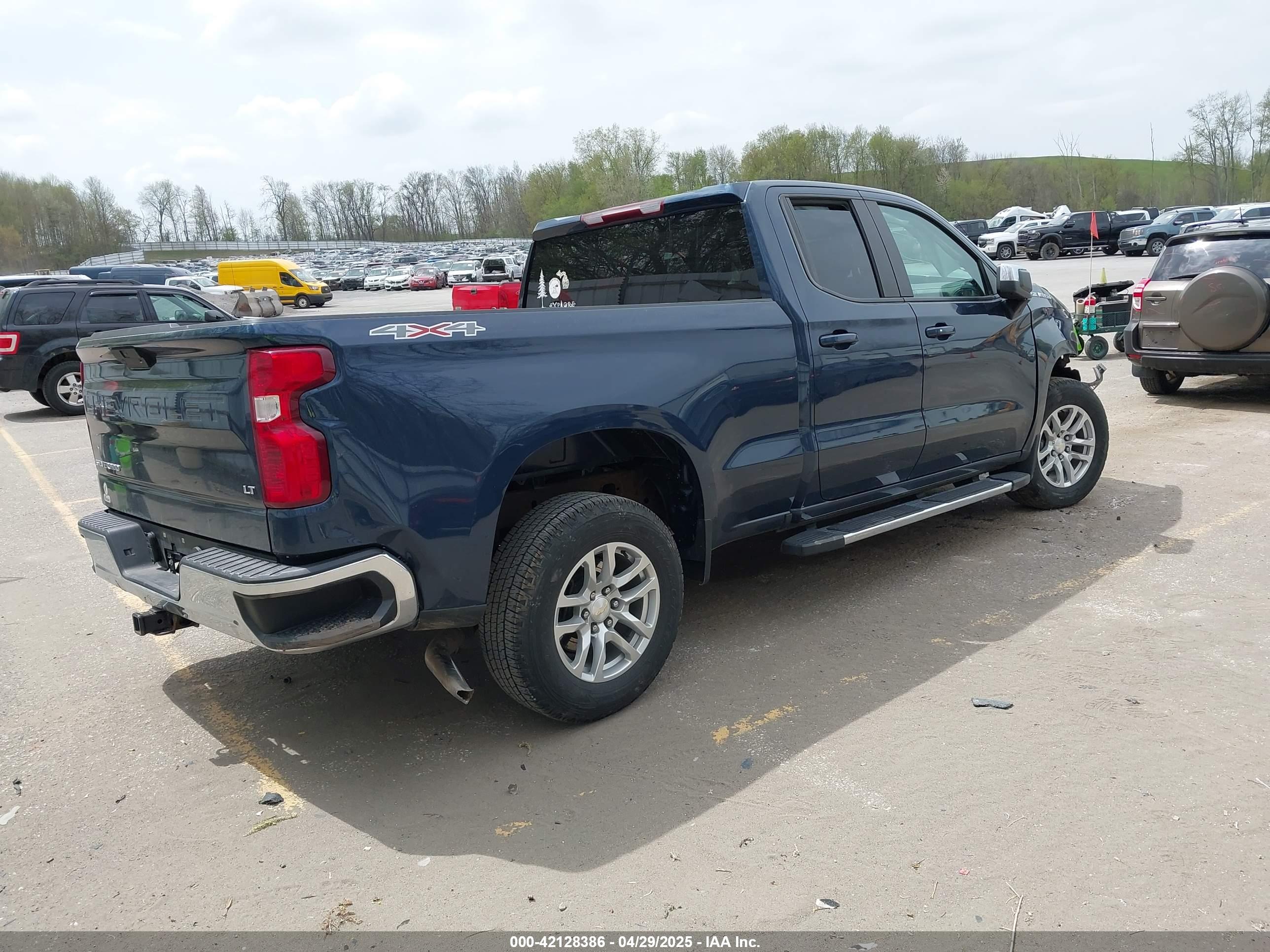 CHEVROLET SILVERADO image 4
