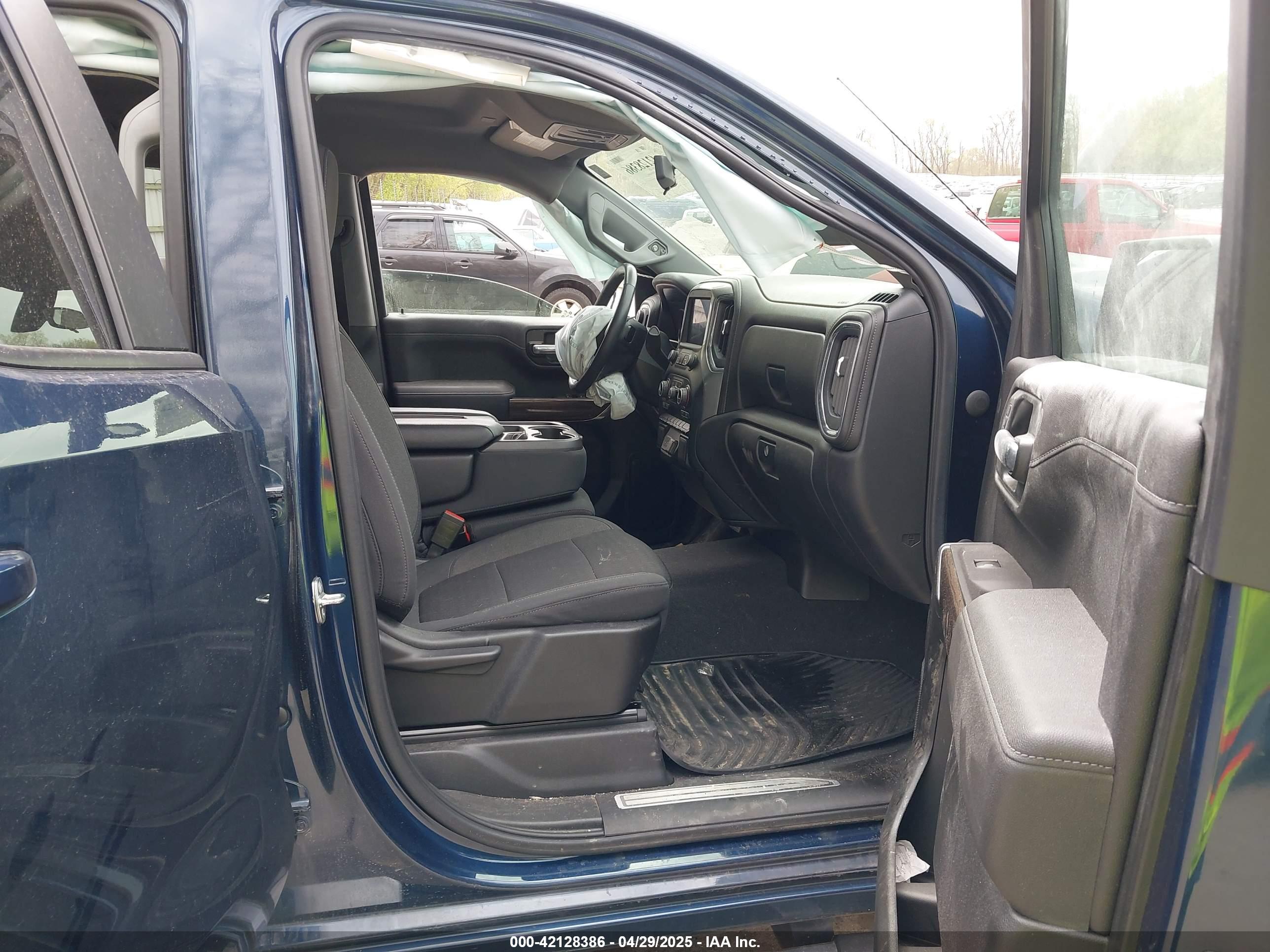 CHEVROLET SILVERADO image 5