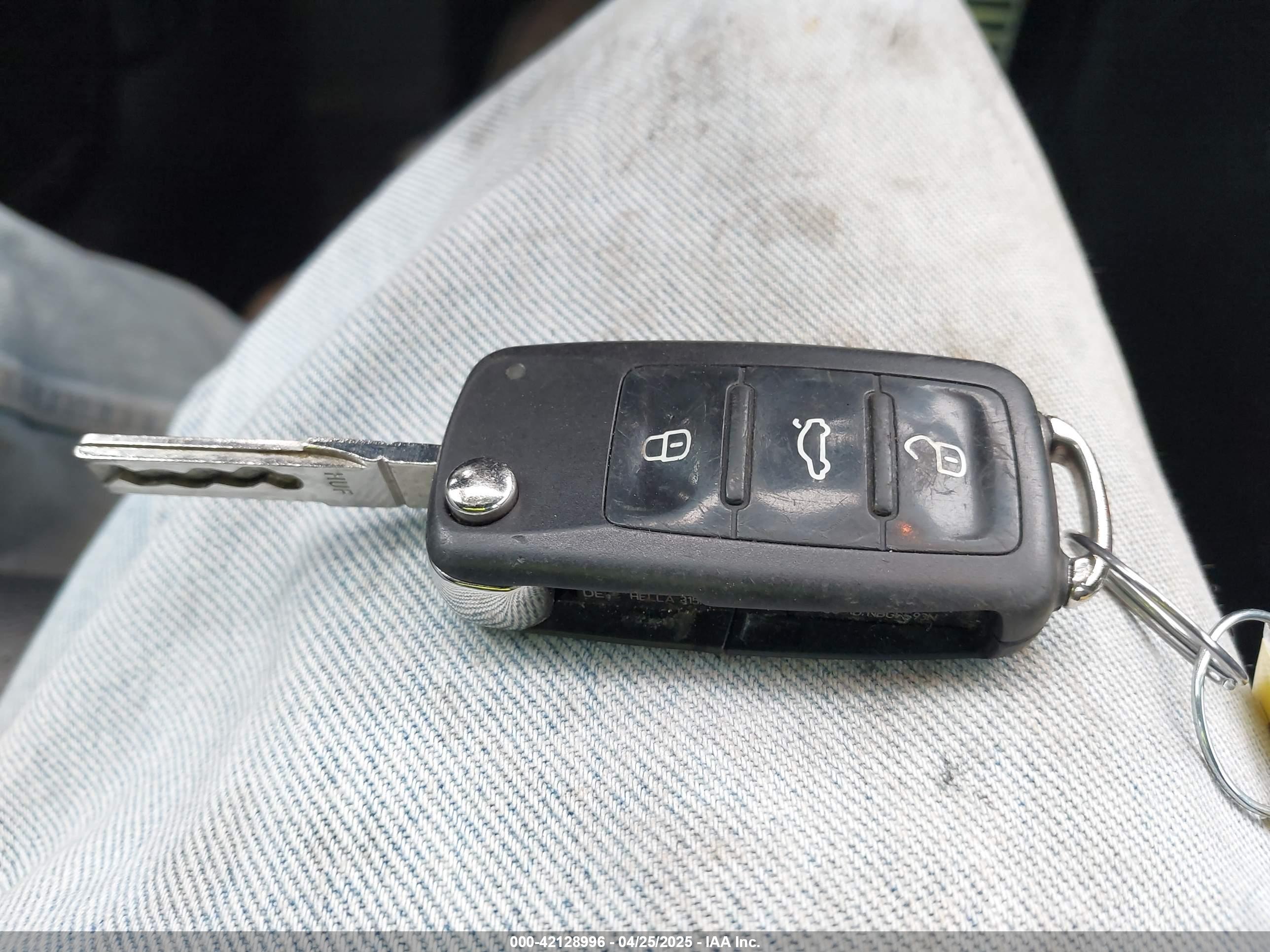 VOLKSWAGEN PASSAT image 11