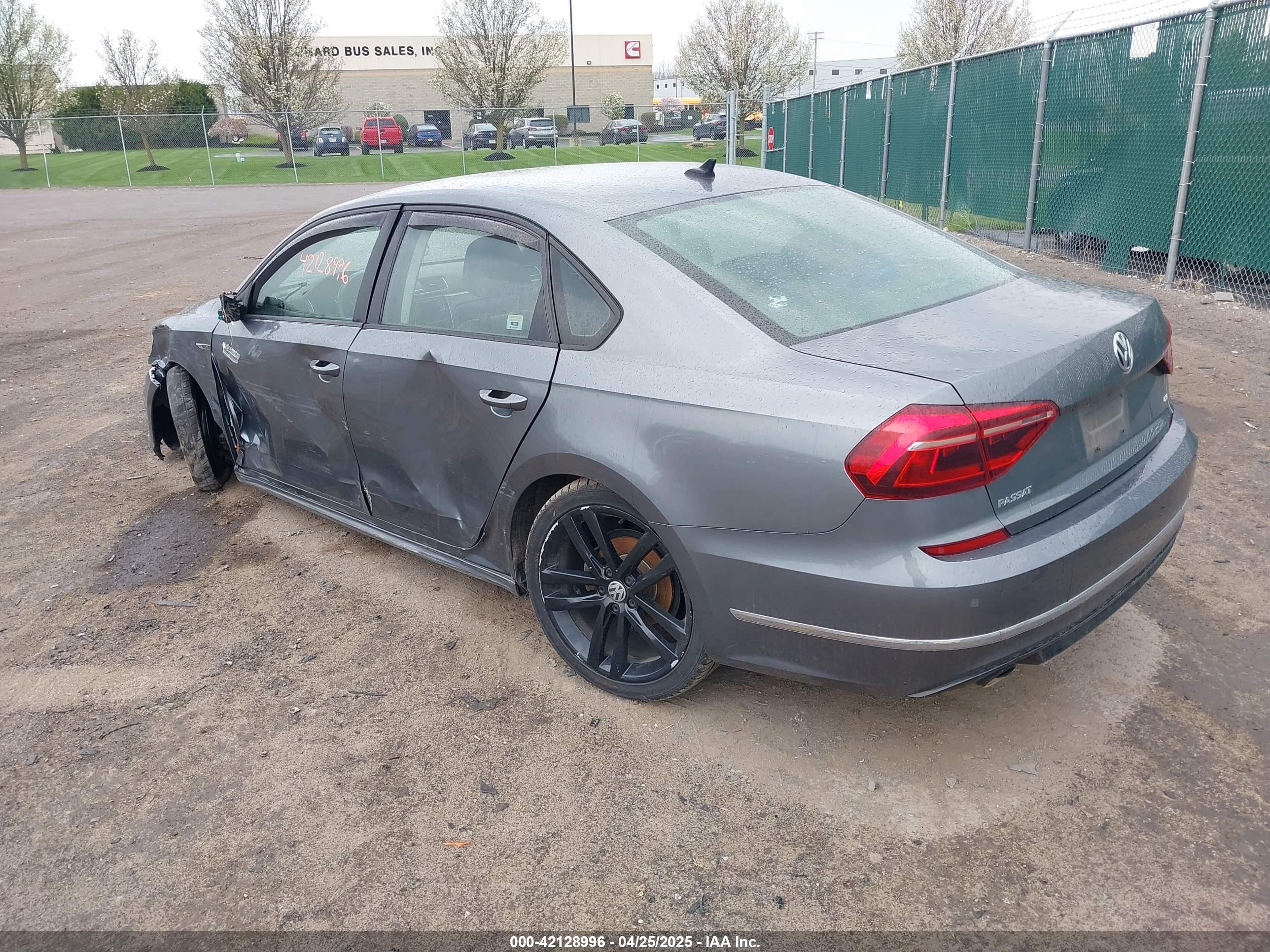 VOLKSWAGEN PASSAT image 3