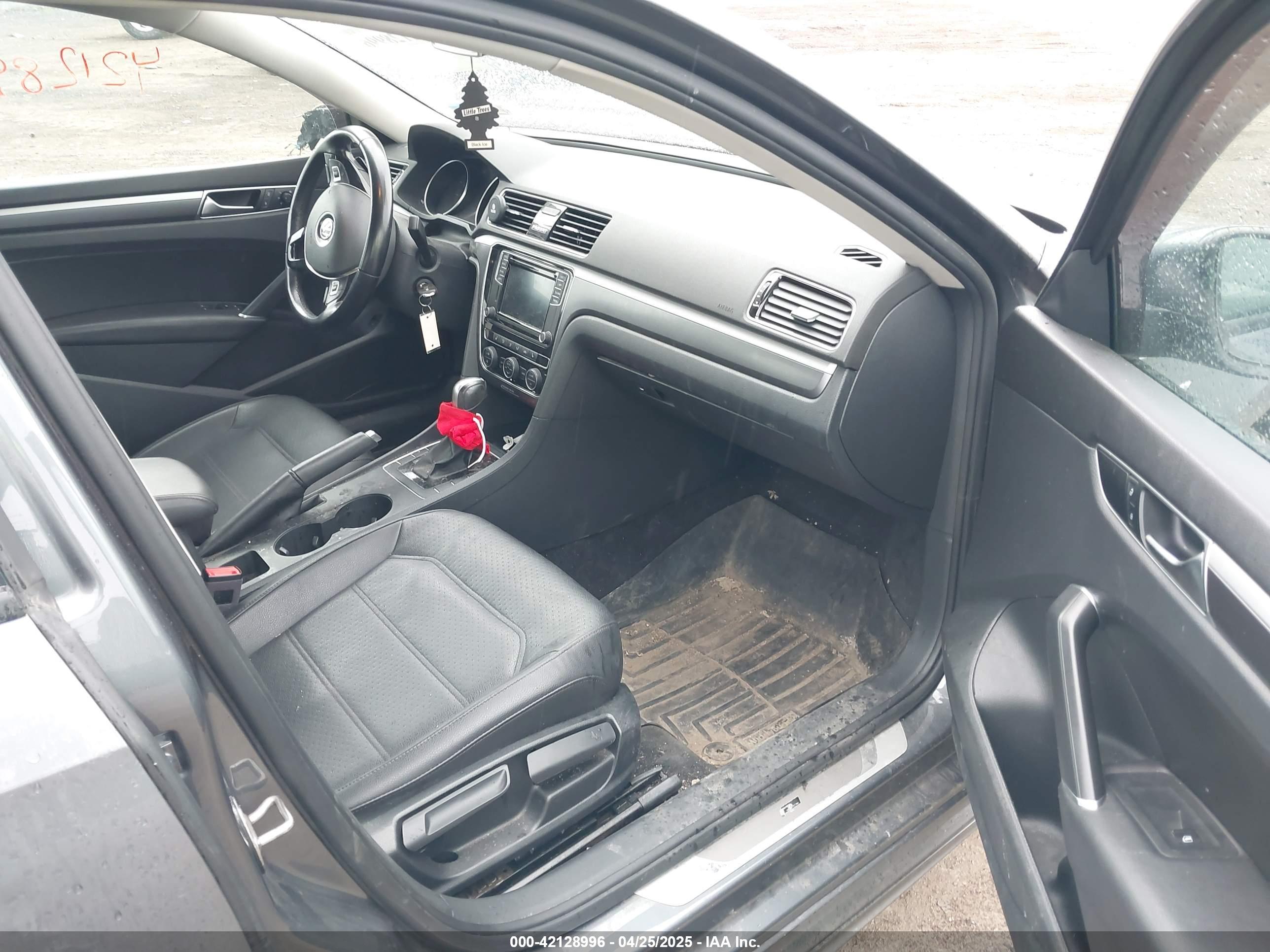 VOLKSWAGEN PASSAT image 5