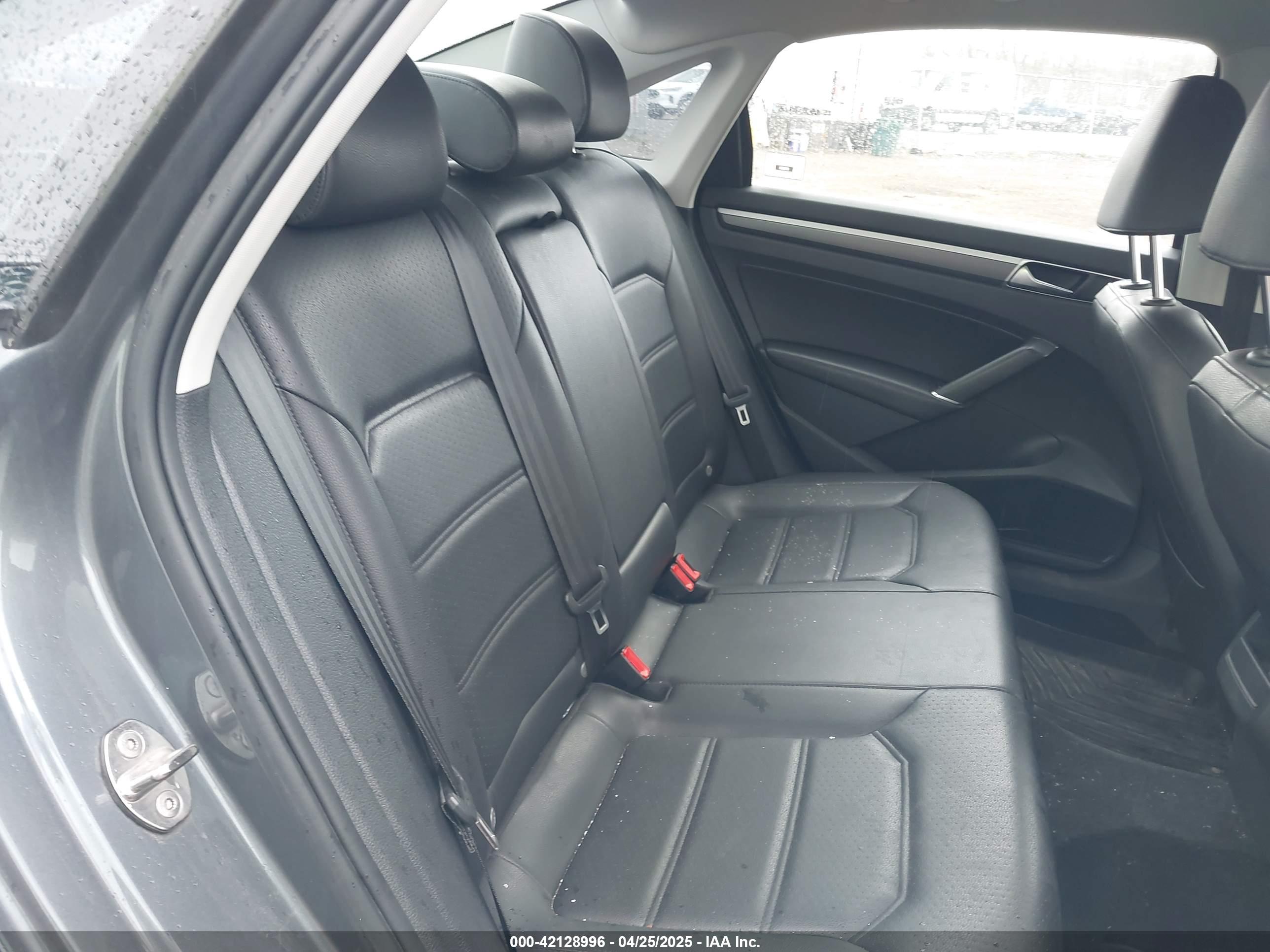 VOLKSWAGEN PASSAT image 8