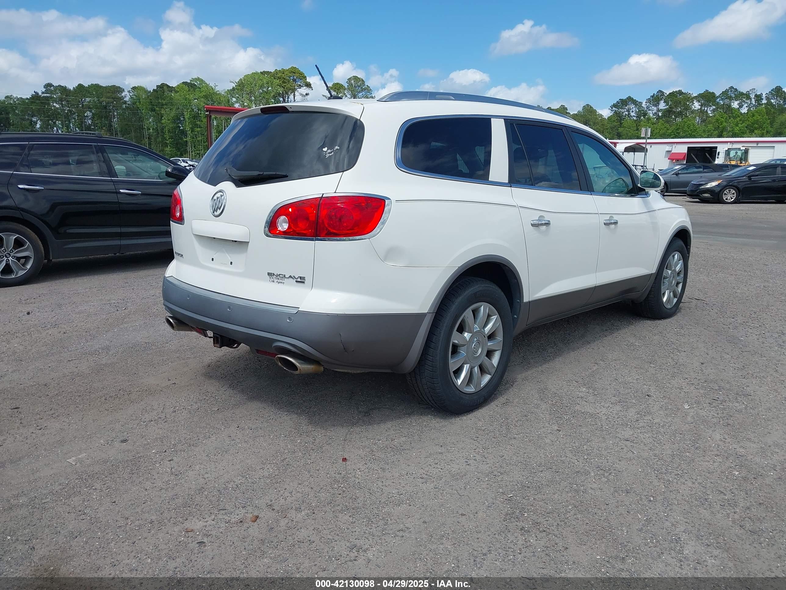 BUICK ENCLAVE image 4