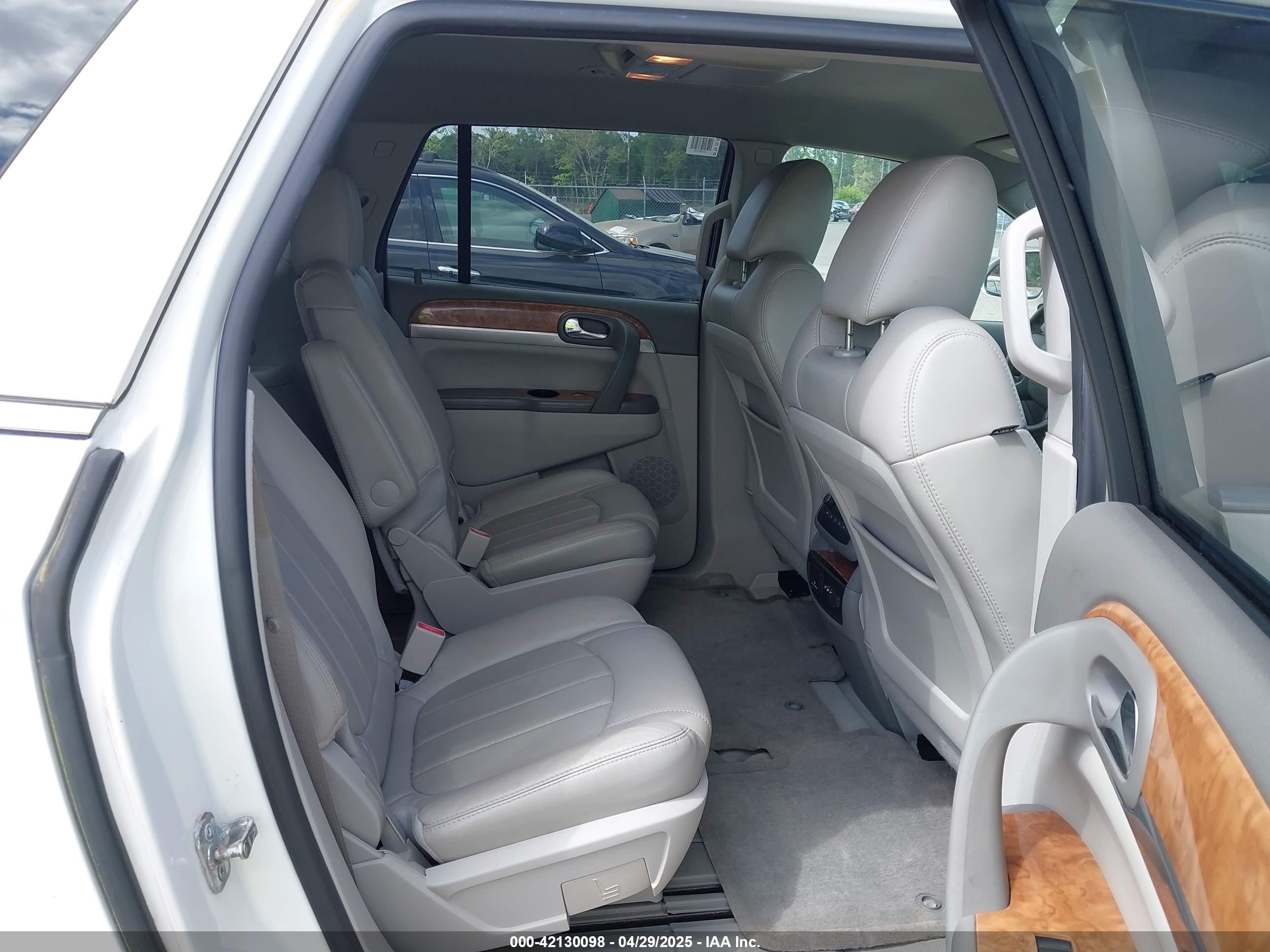 BUICK ENCLAVE image 8