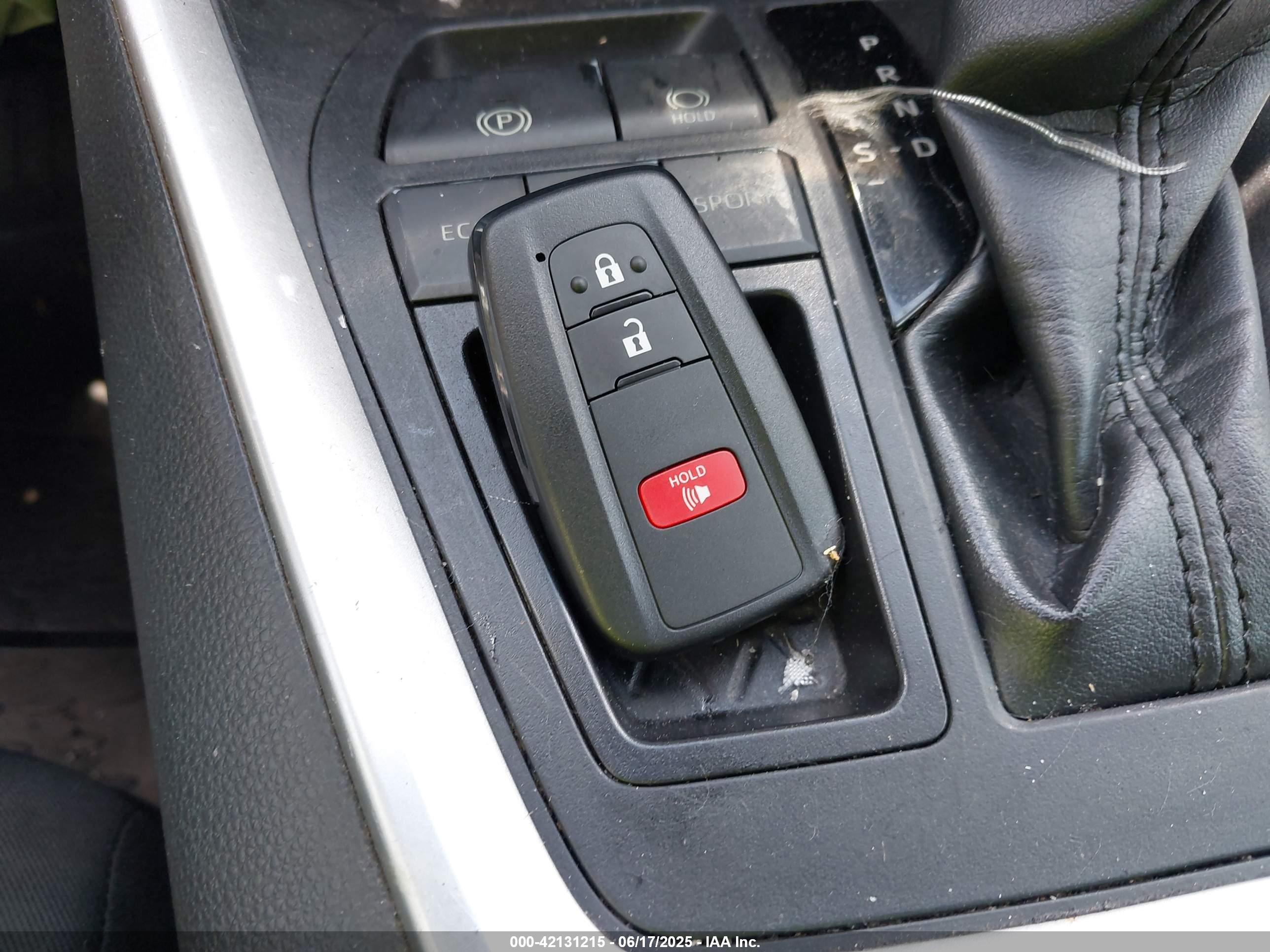 TOYOTA RAV4 image 11