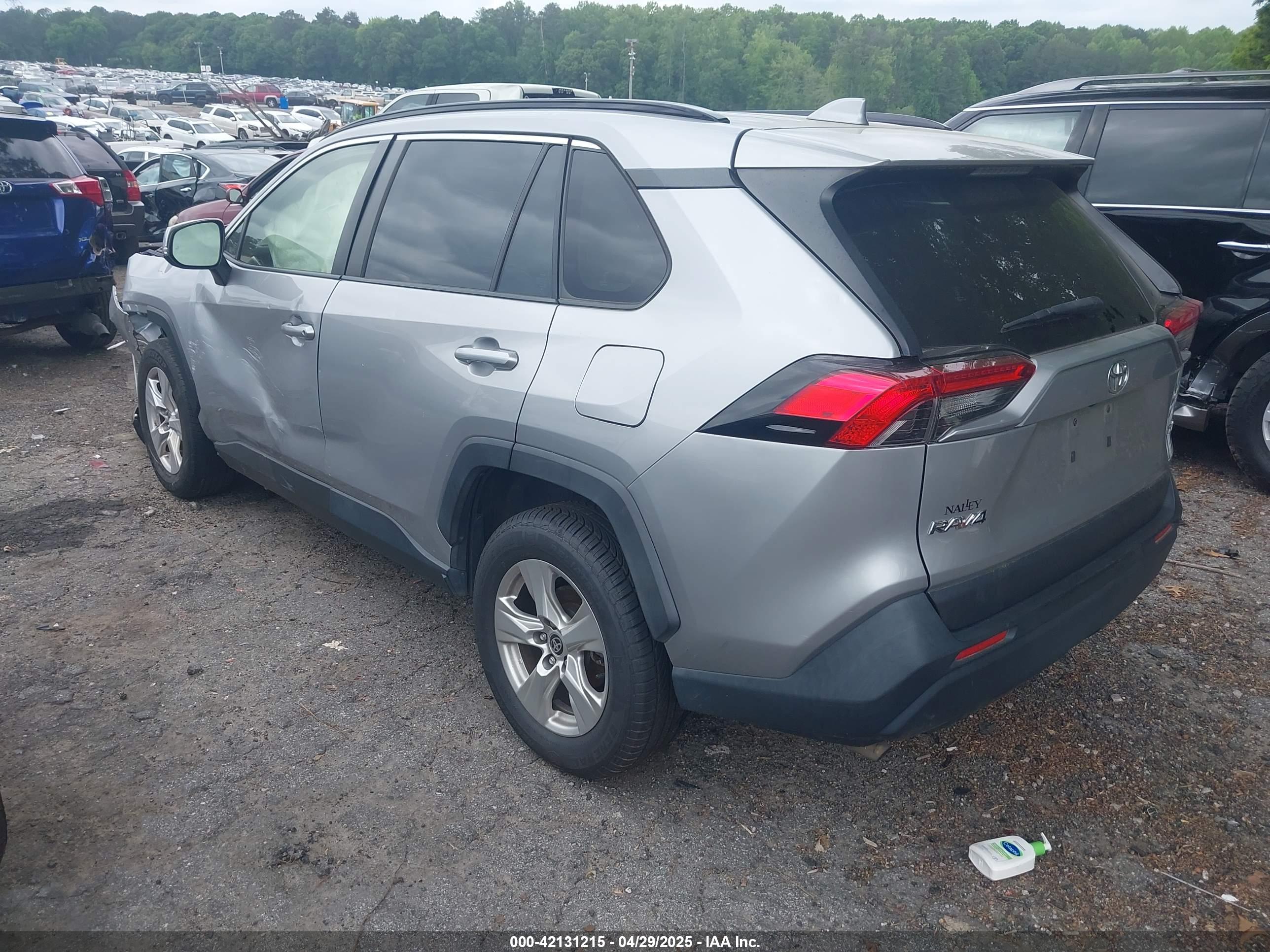 TOYOTA RAV4 image 3