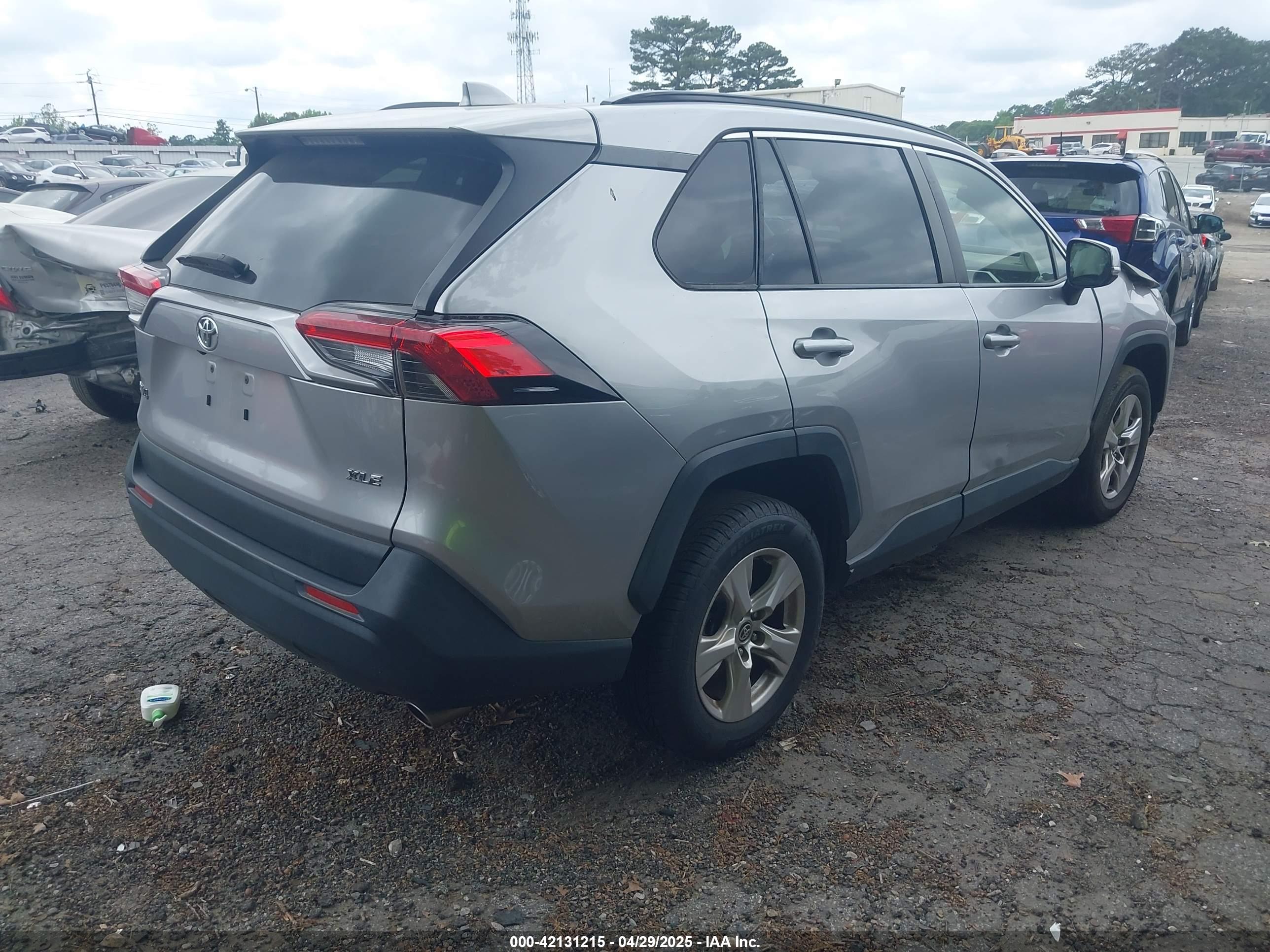 TOYOTA RAV4 image 4