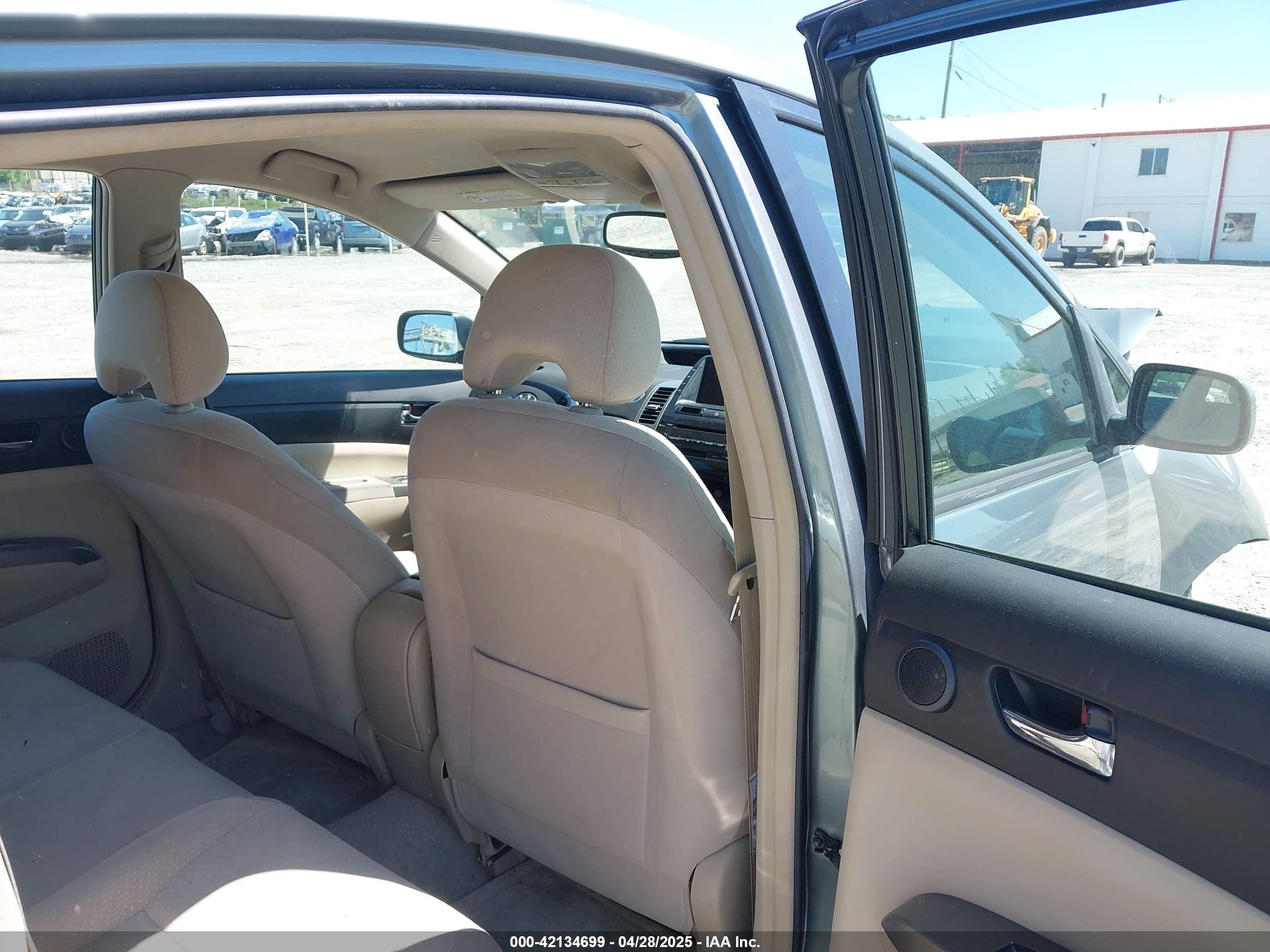 TOYOTA PRIUS image 8