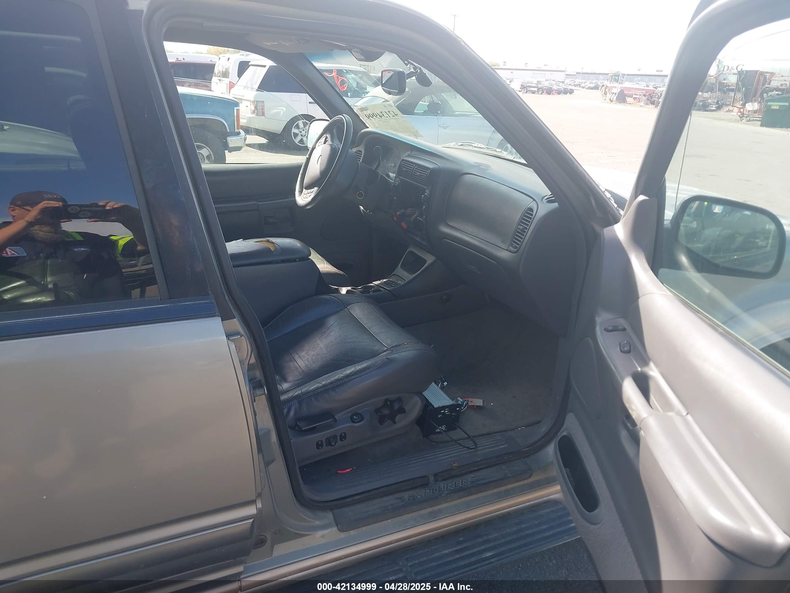 FORD EXPLORER image 5
