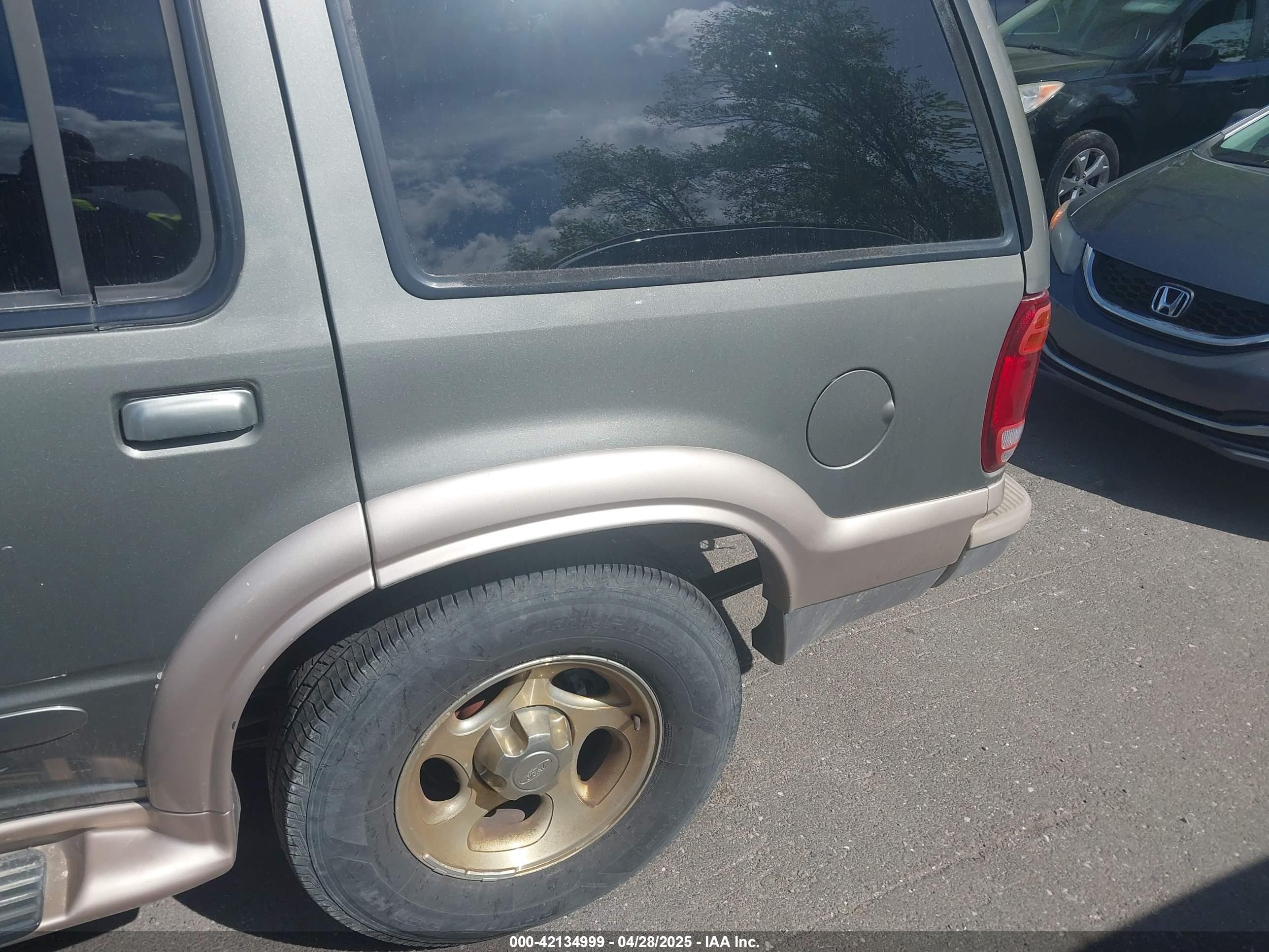 FORD EXPLORER image 6