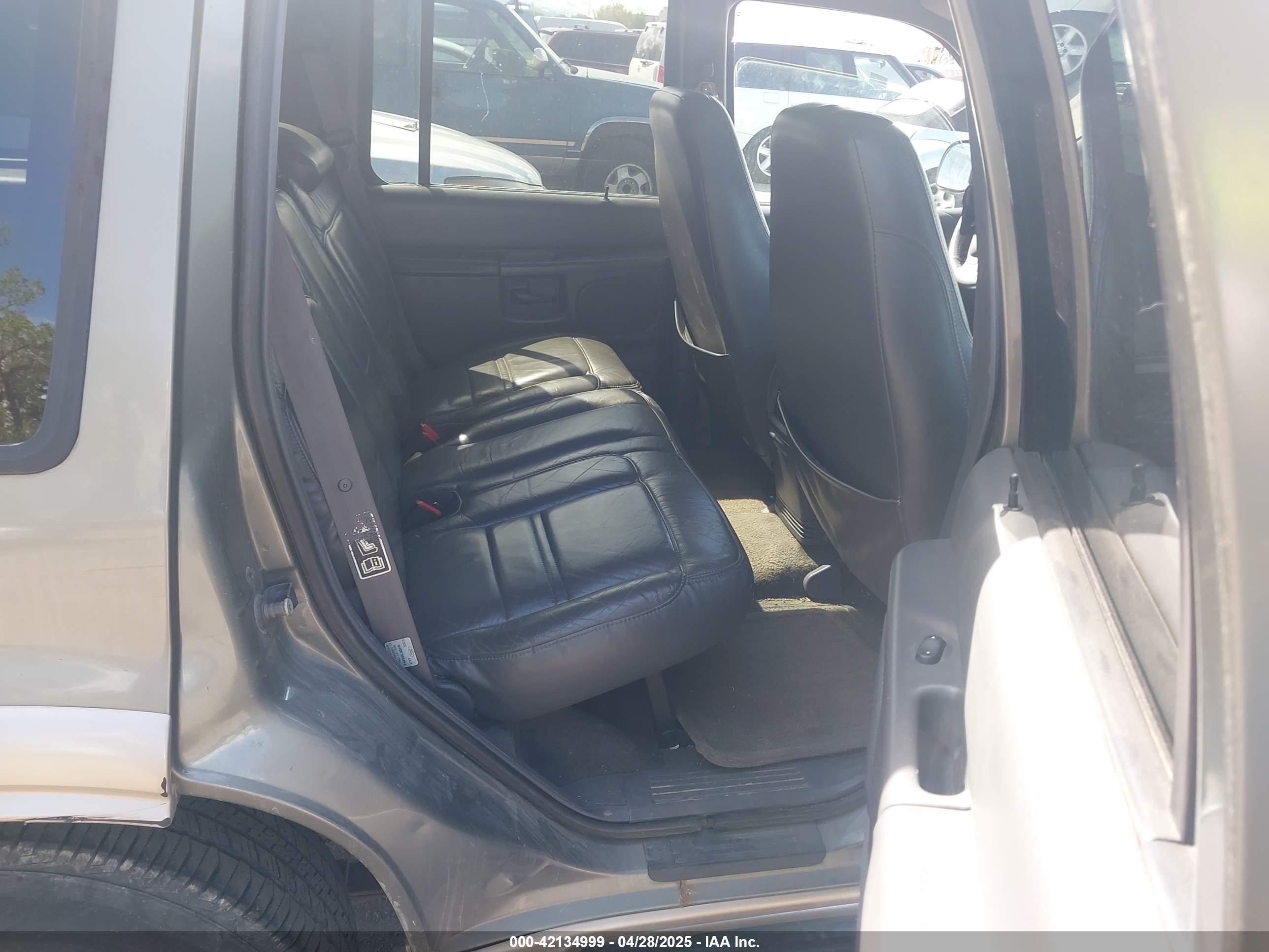 FORD EXPLORER image 8