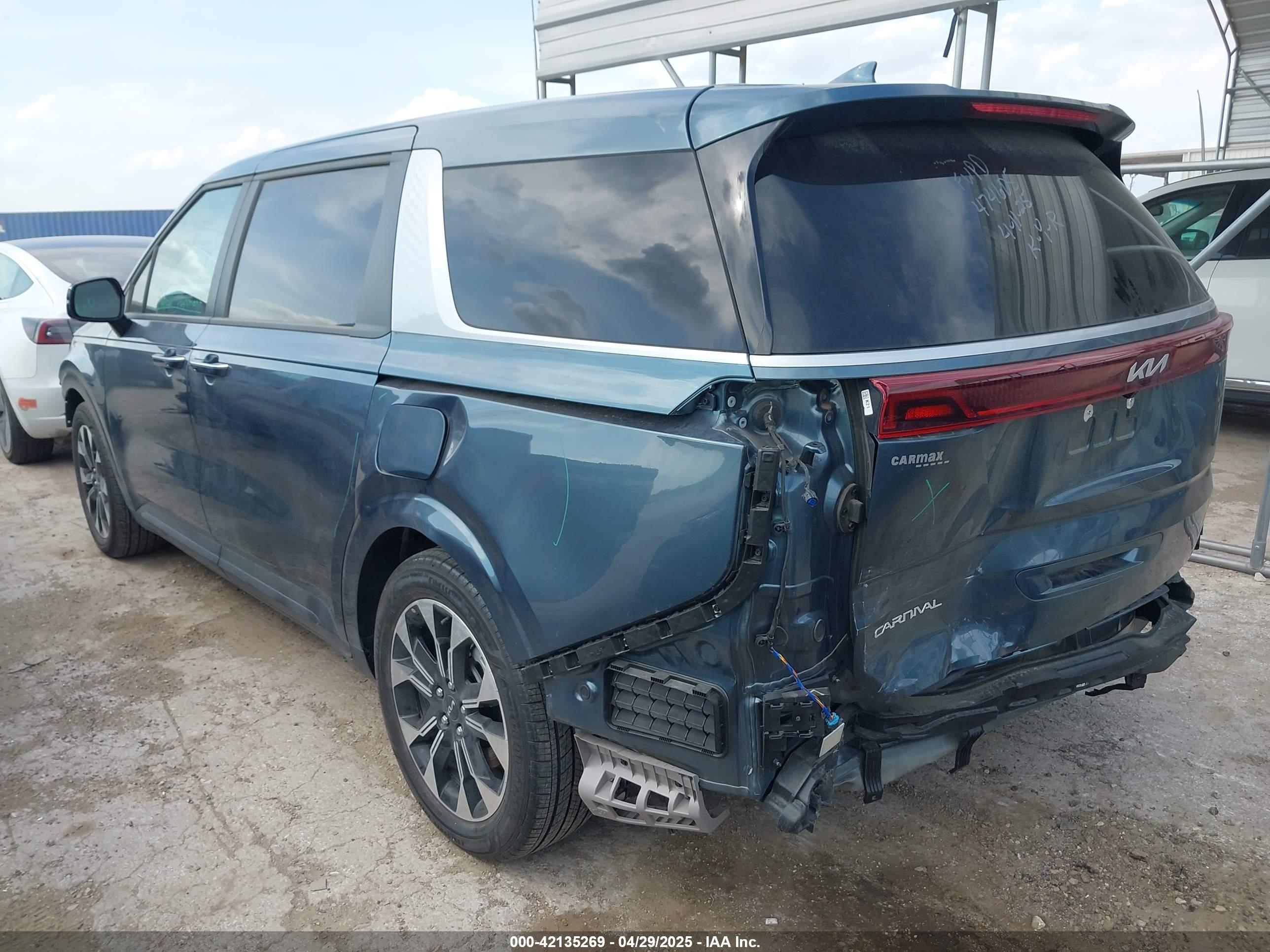 KIA CARNIVAL image 3