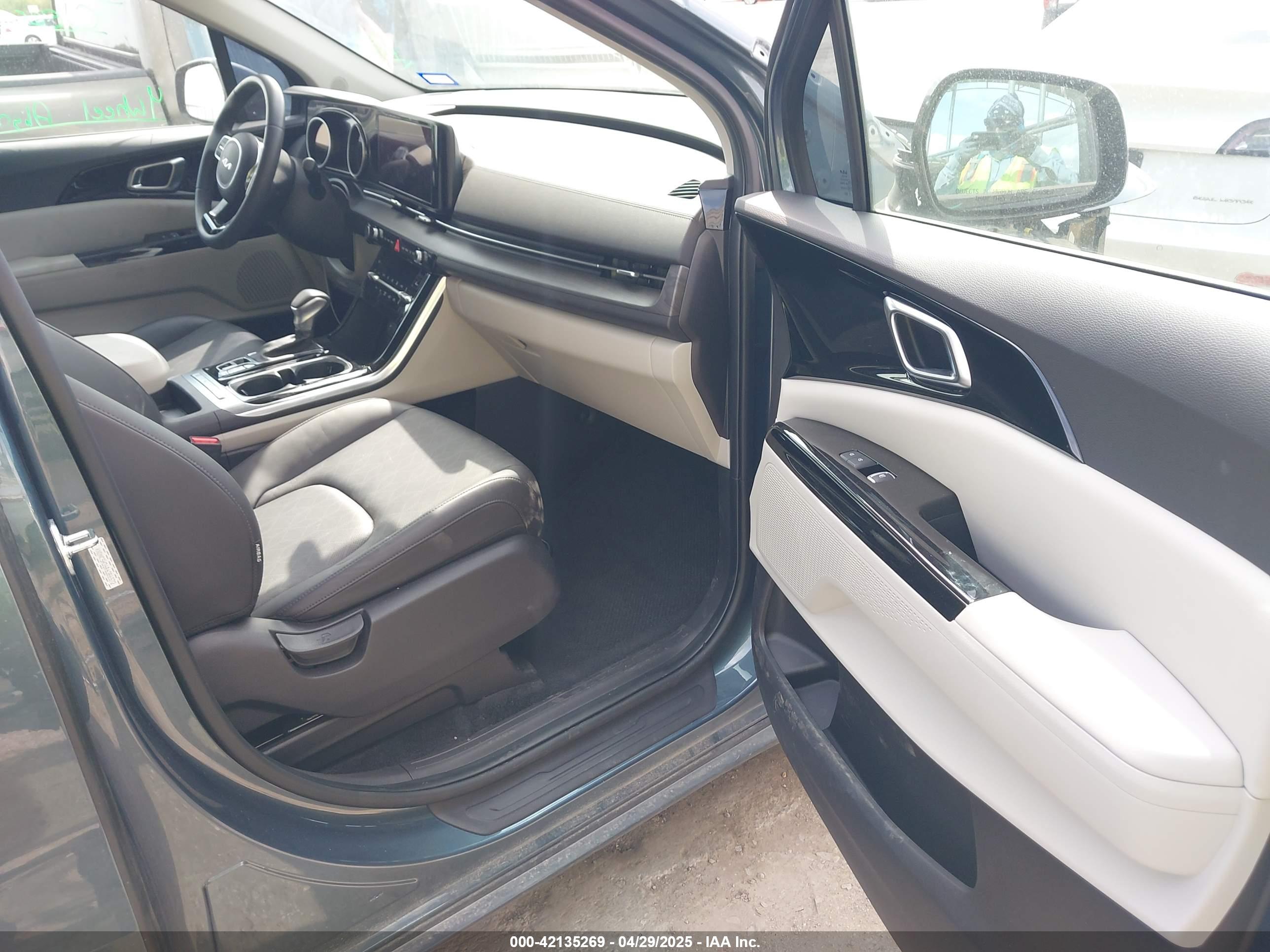 KIA CARNIVAL image 5