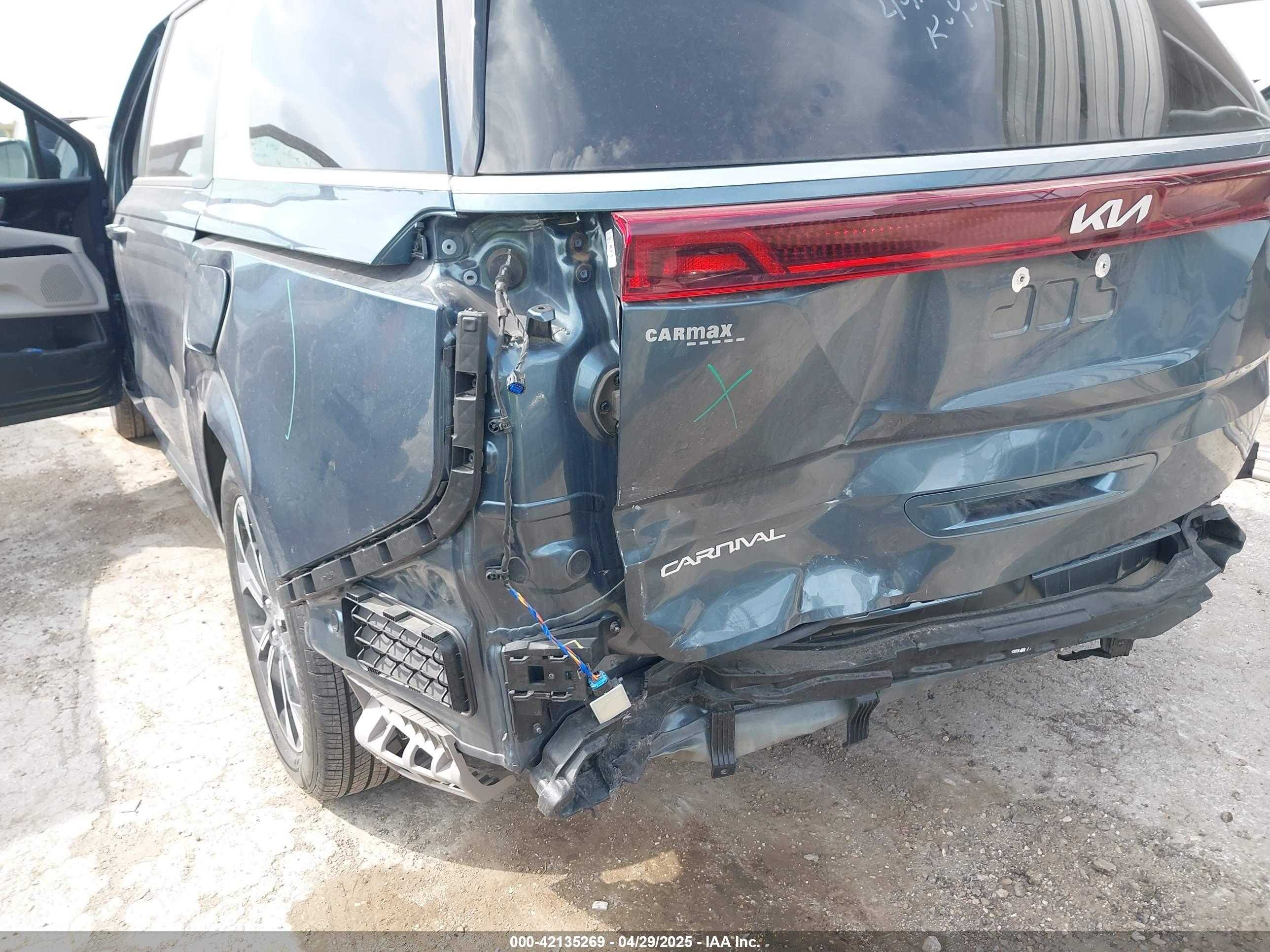 KIA CARNIVAL image 6