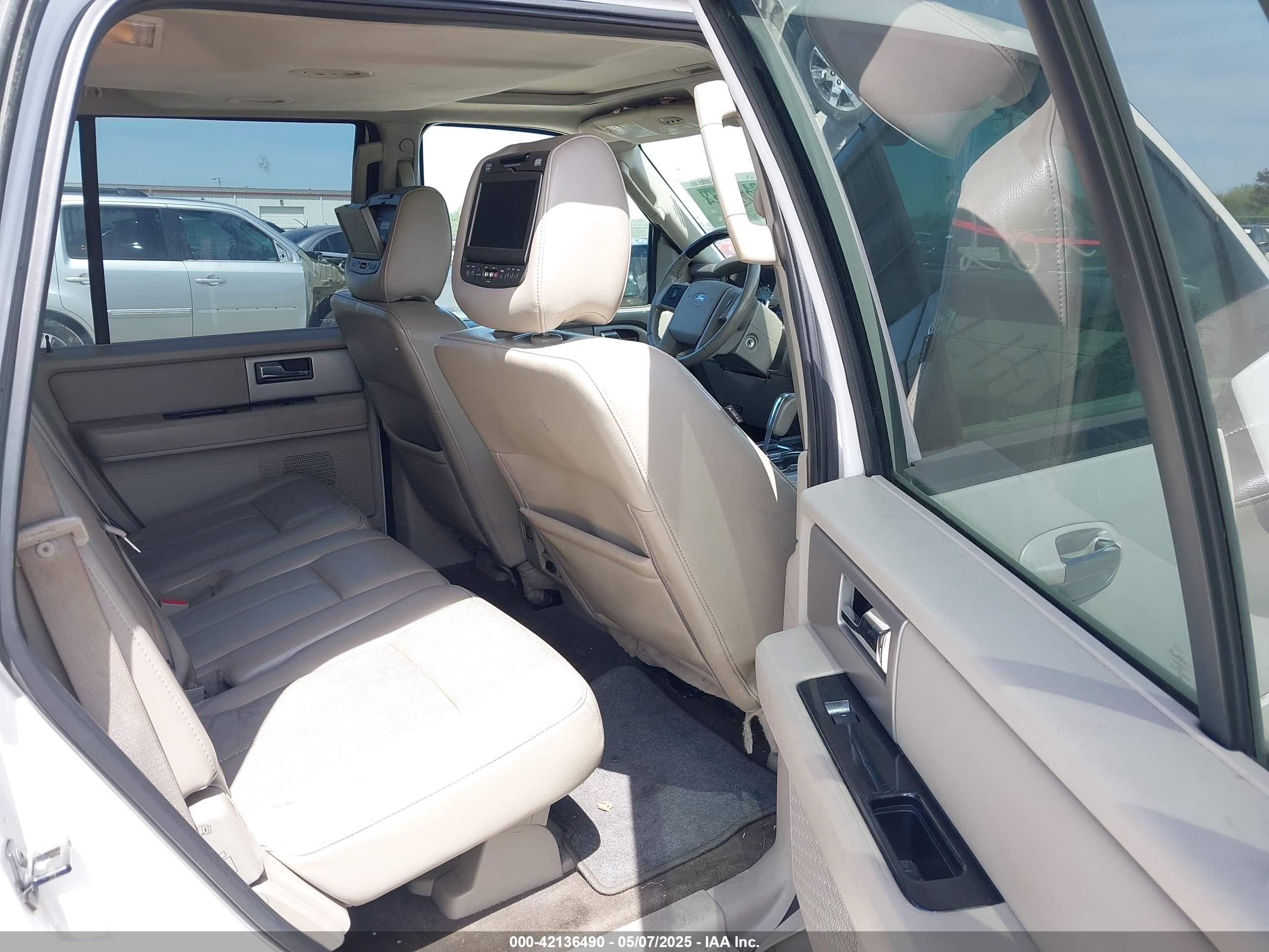 FORD EXPEDITION image 8