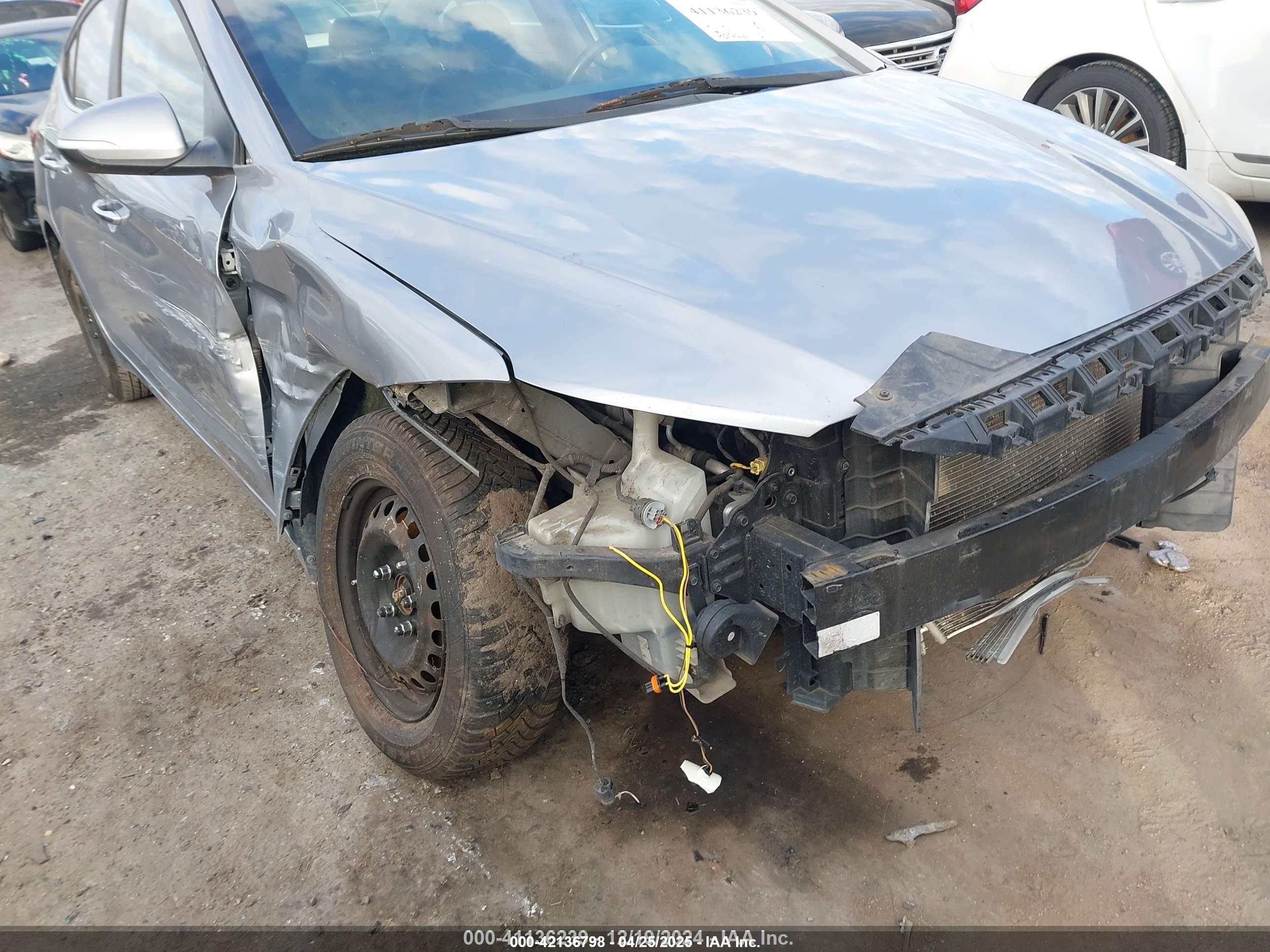 HYUNDAI ELANTRA image 6